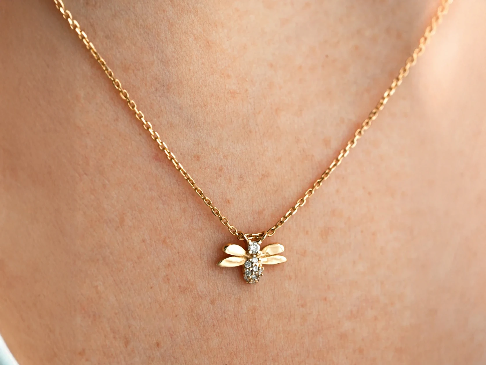 ORIANA - 0.05 Karat Pırlanta Arı Kolye