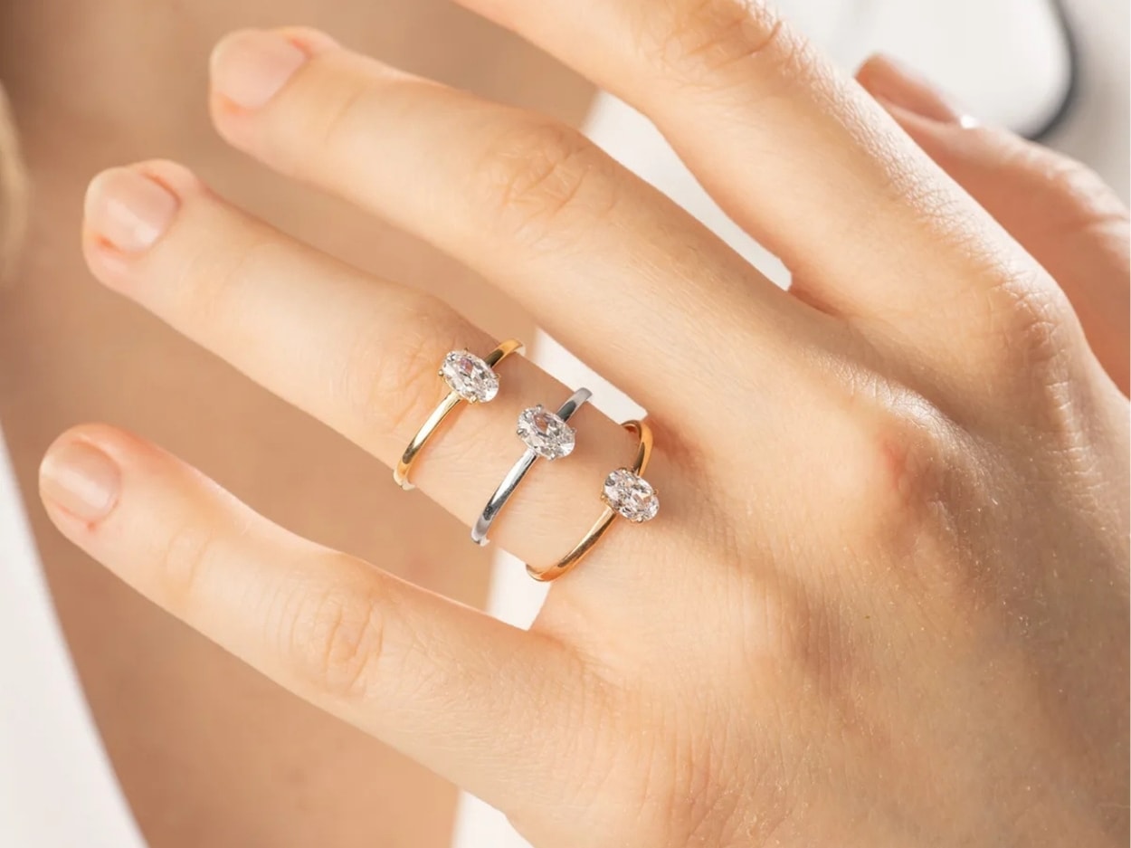 14 Ayar Altın Oval Tektaş Yüzük