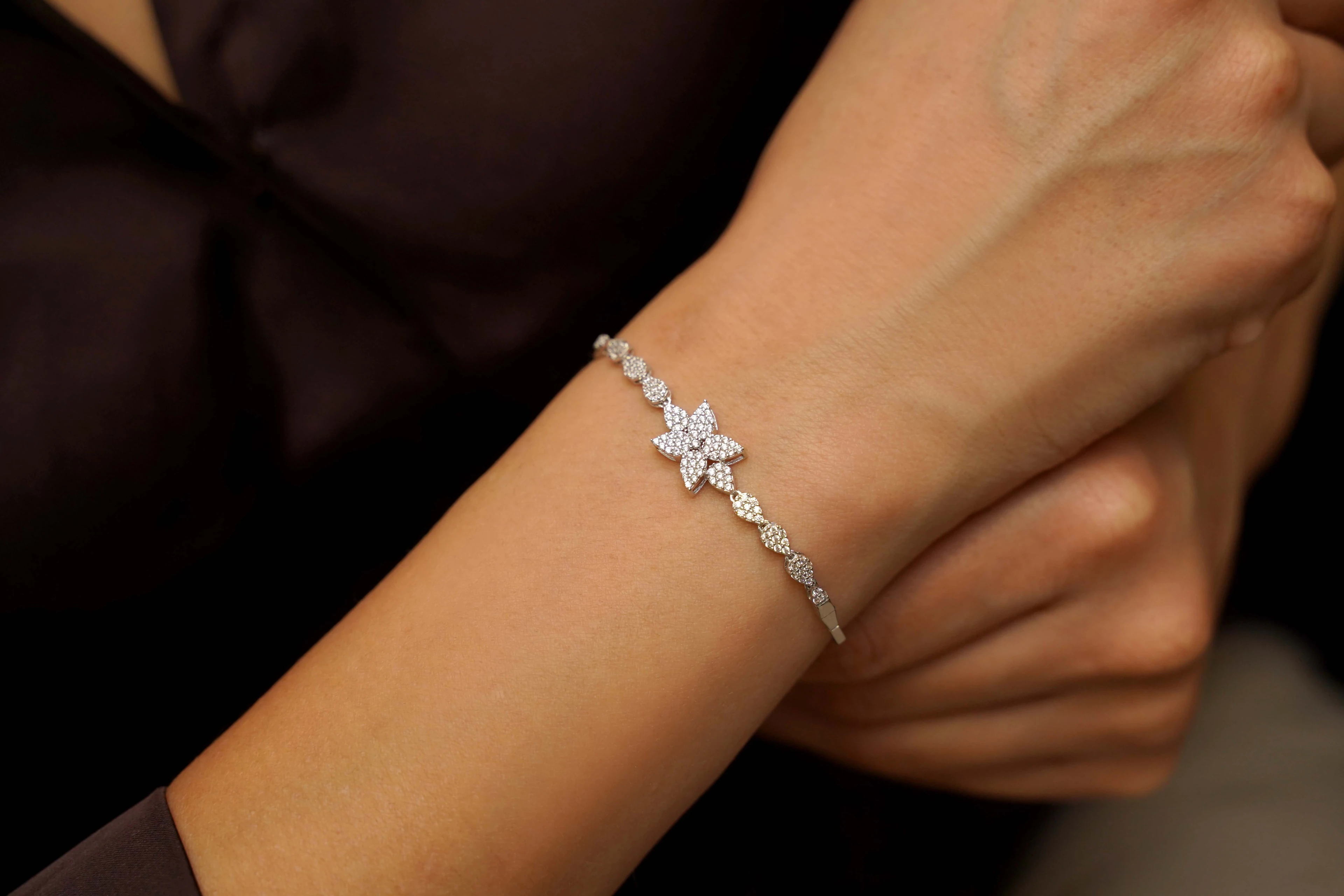 14 Ayar Altın Çiçek Motifli Bileklik