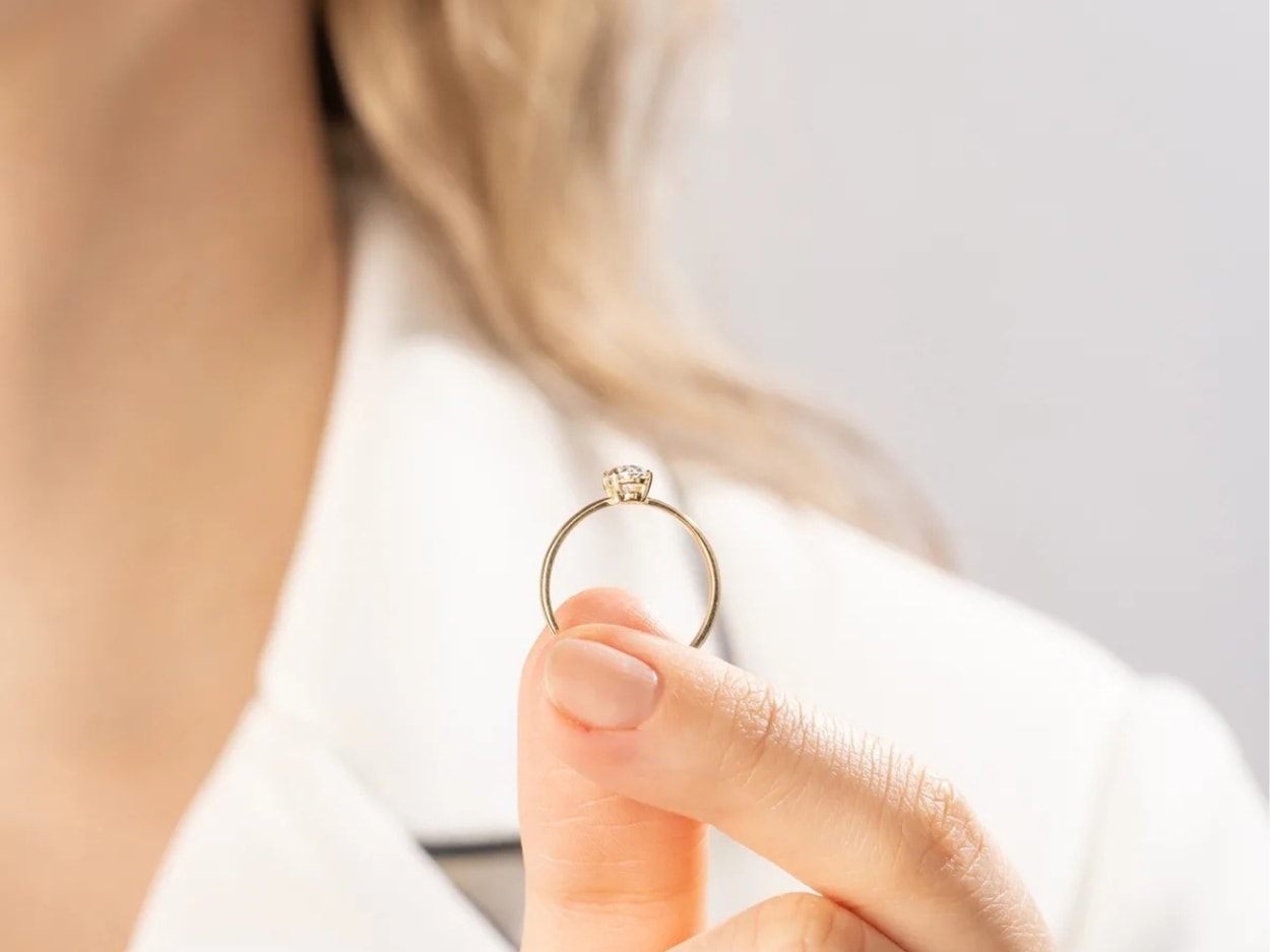 14 Ayar Altın Oval Tektaş Yüzük