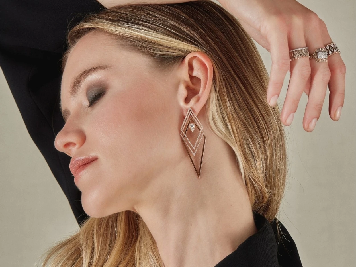 1,87 Karat Tasarım Altın Pırlanta Küpe