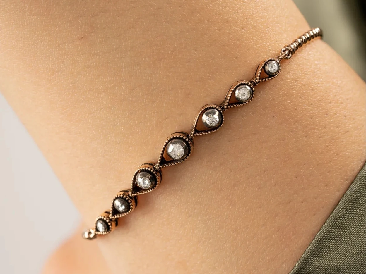 0,18 Karat Altın Elmas Bileklik