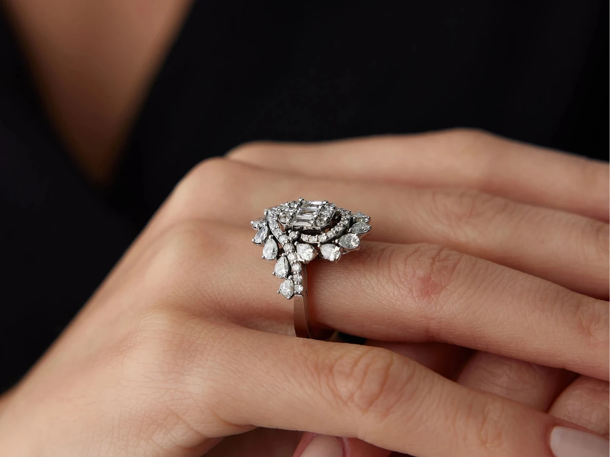 2,42 Karat Baget Damla Pırlanta Yüzük