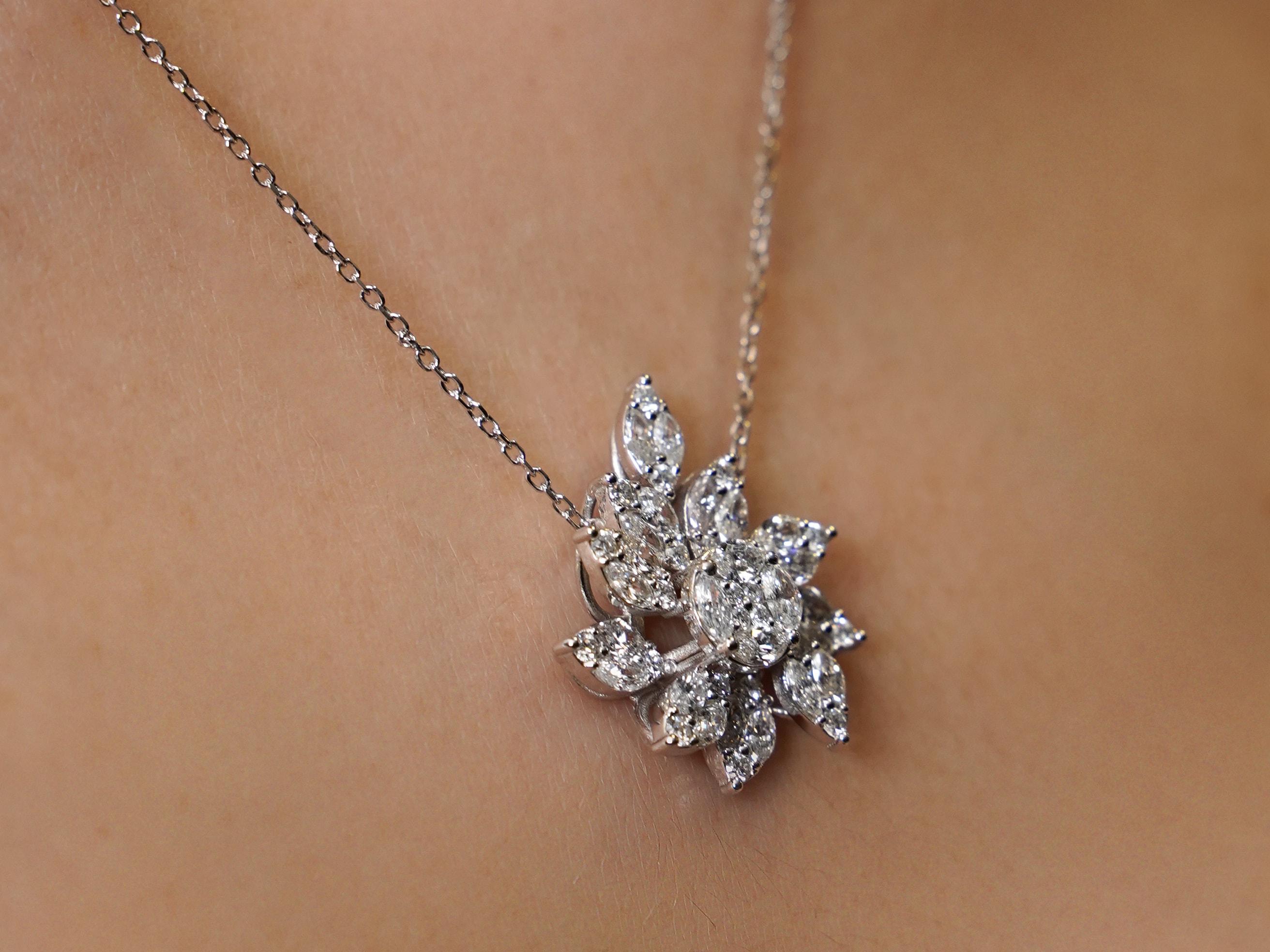 1.79 Karat Markiz Pırlanta Kolye