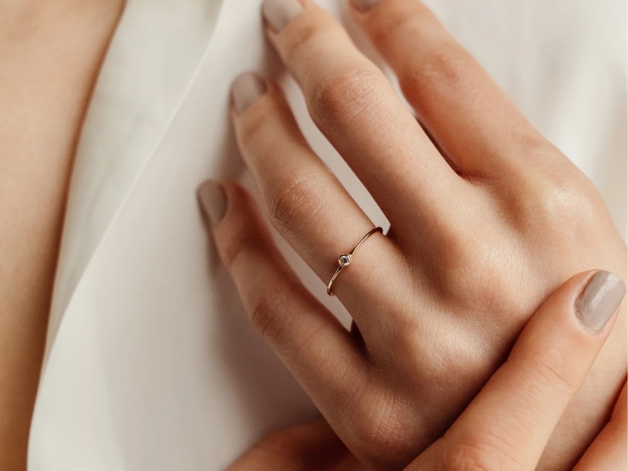 14 Ayar Altın Taşlı Minimal Yüzük