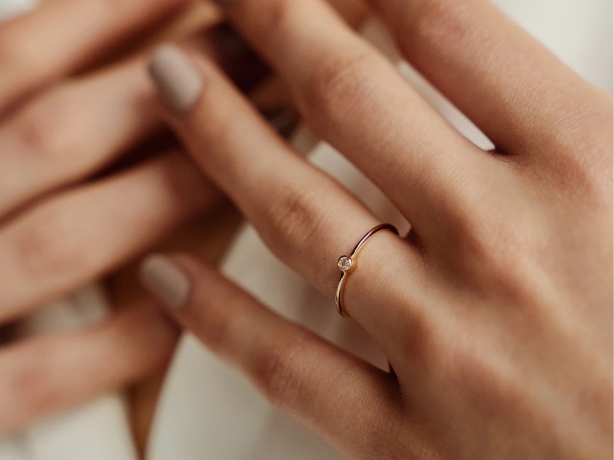 14 Ayar Altın Taşlı Minimal Yüzük