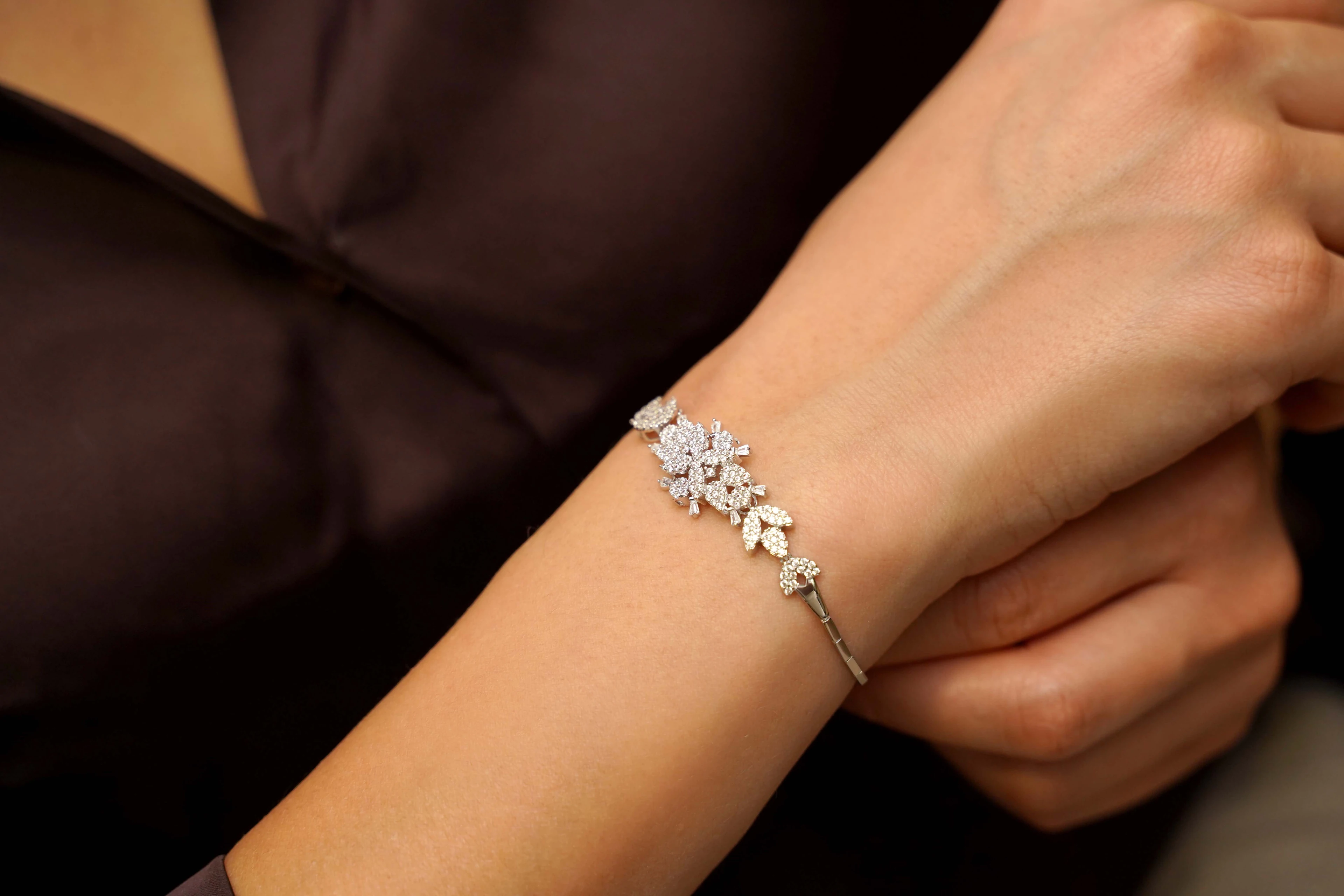 14 Ayar Altın Sıralı Yaprak Bileklik