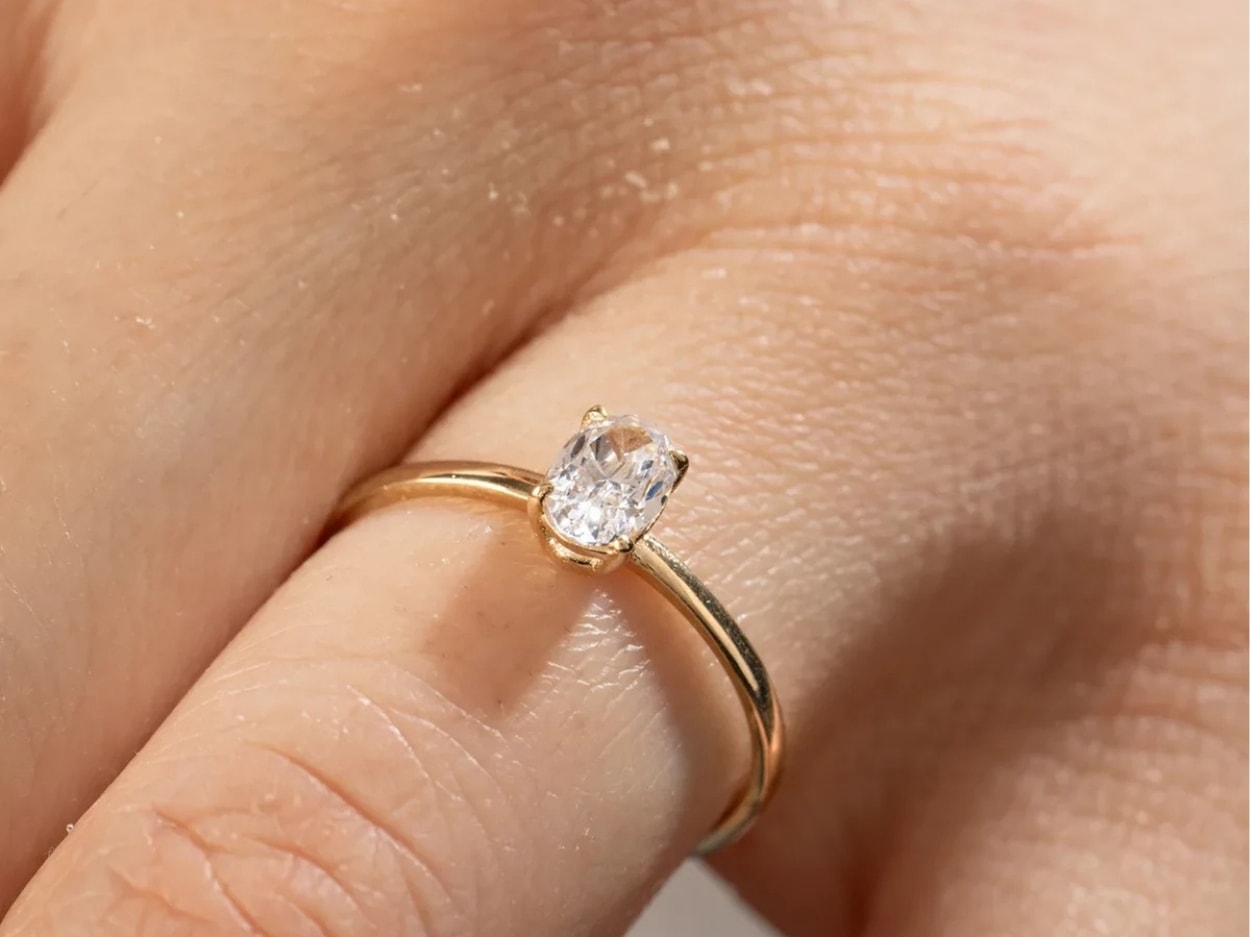 14 Ayar Altın Oval Tektaş Yüzük