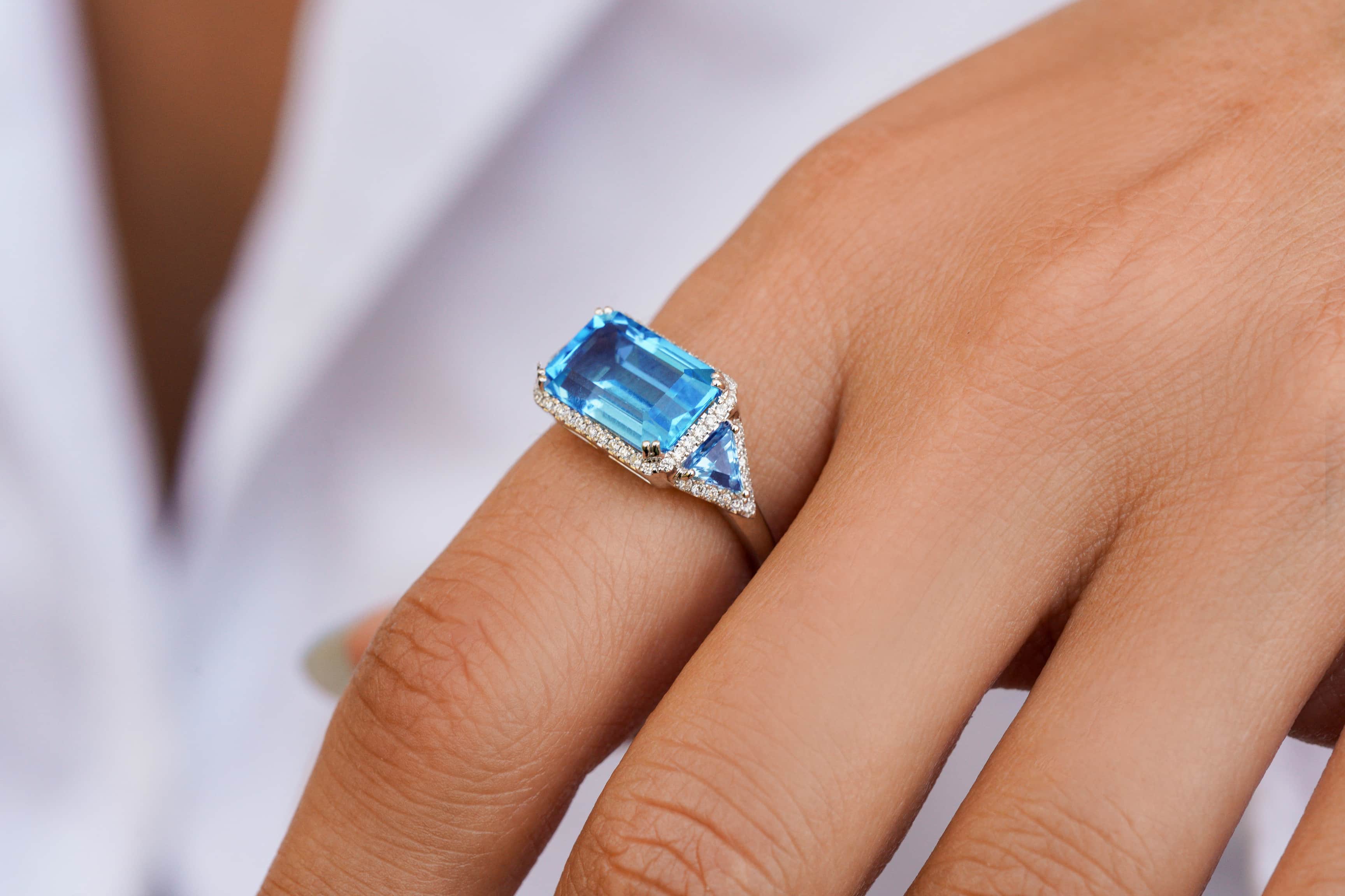 5.97 Karat London Blue Yüzük