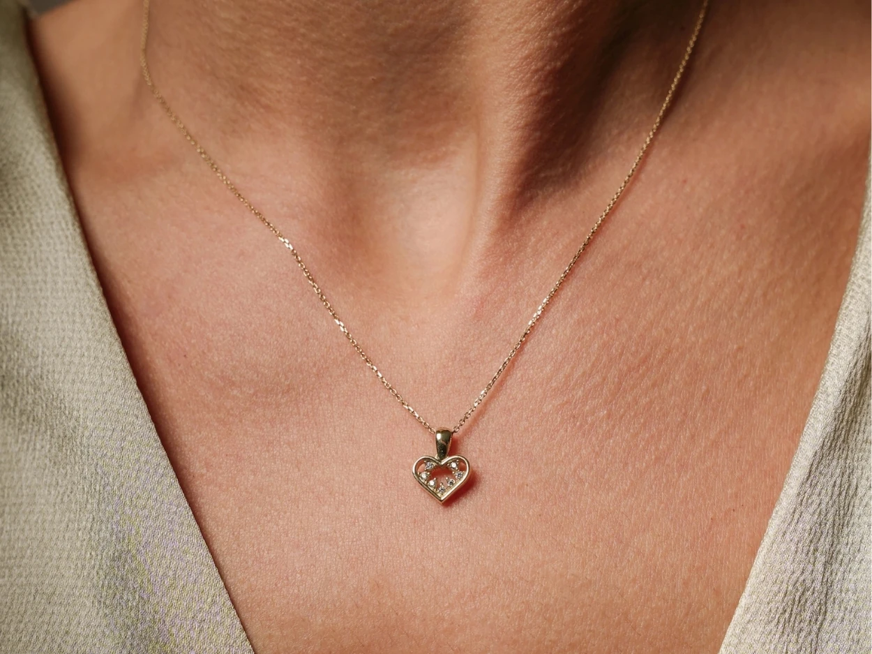 14 Ayar Altın Taşlı Kalp Kolye