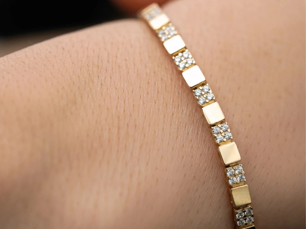 14 Ayar Altın Taşlı Kareseli Bileklik