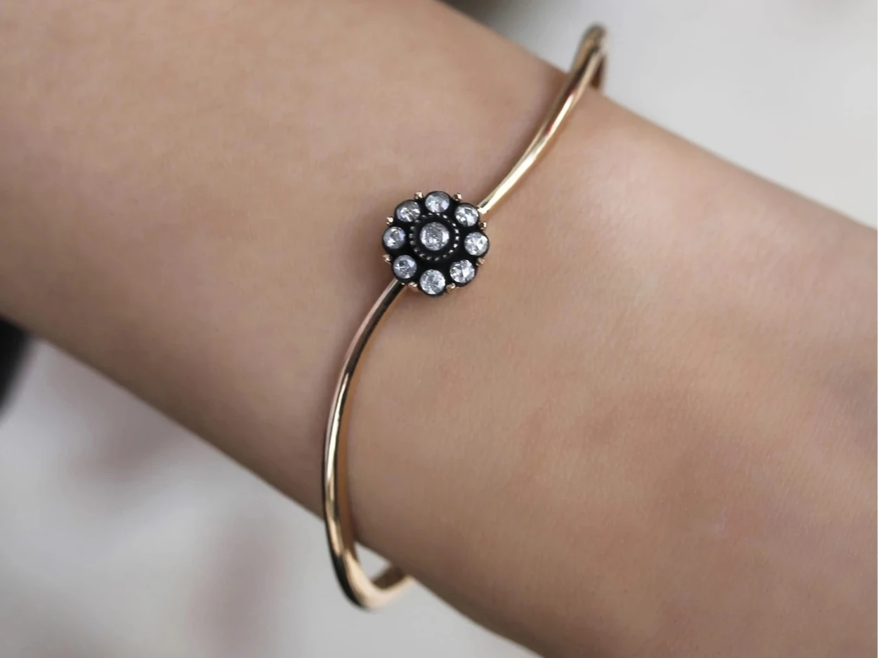 0,21 Karat Altın Elmas Kelepçe Bilezik