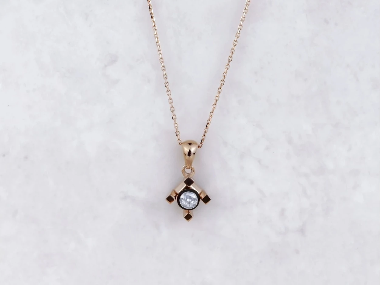 0,08 Karat Elmas Altın Tektaş Kolye