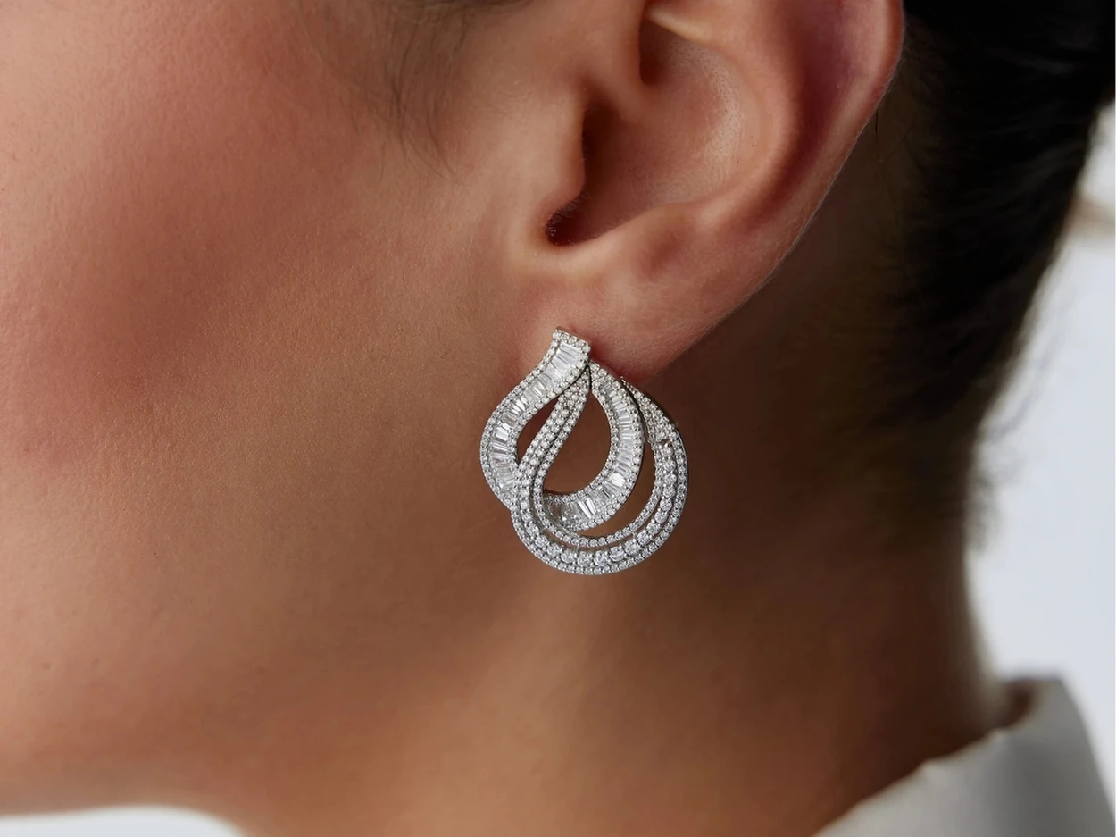 4,08 Karat Tasarım Baget Pırlanta Küpe