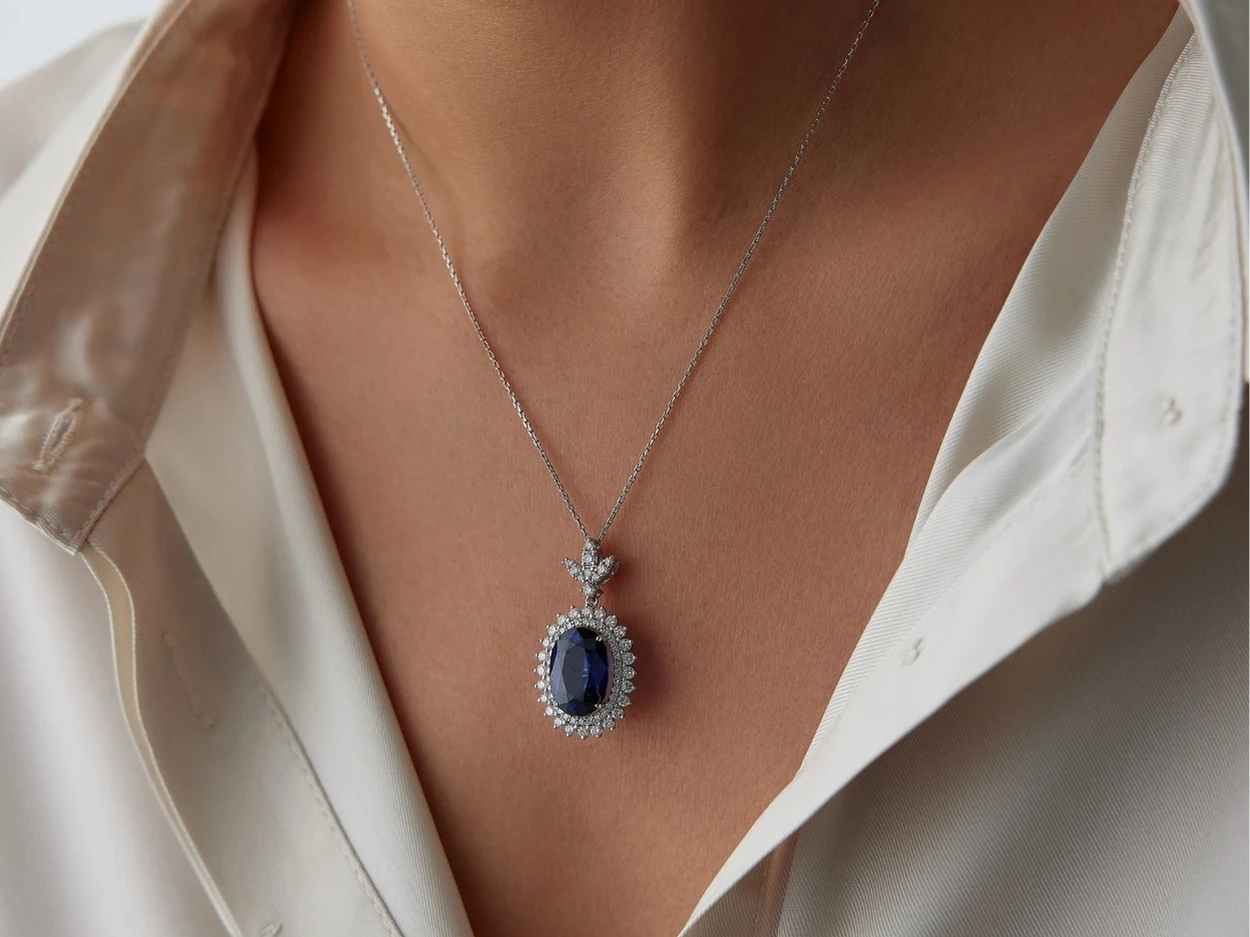 8,46 Karat Pırlanta Colorful Kolye