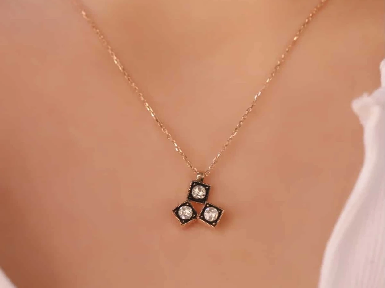 0,18 Karat Elmas Altın Kolye