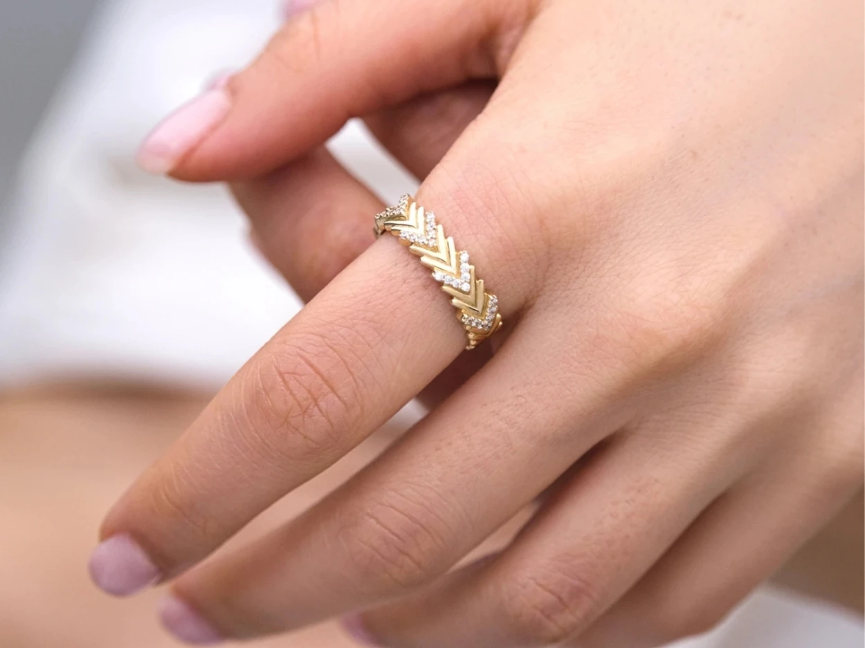 14 Ayar Altın Taşlı Balık Sırtı Yüzük