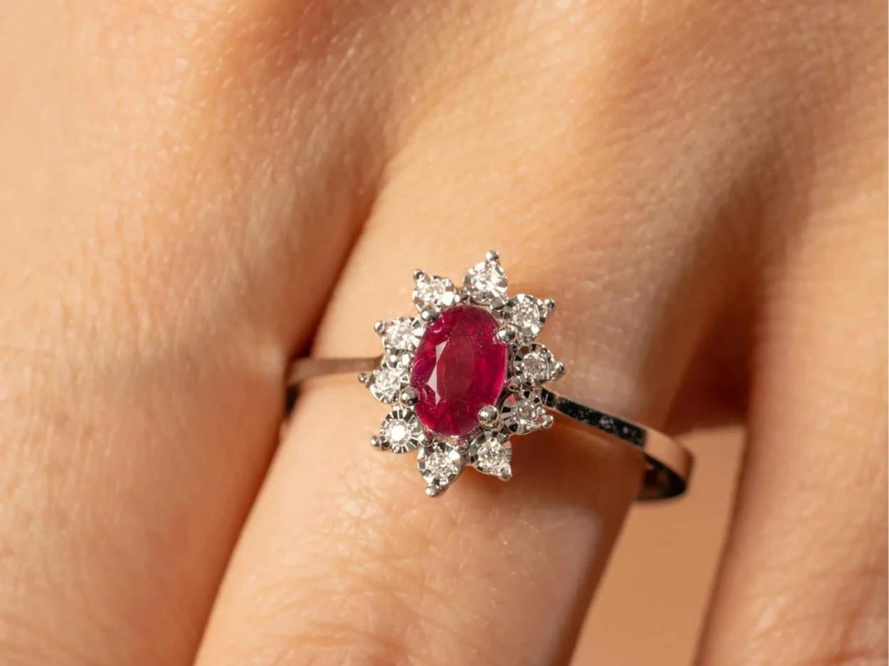 0,67 Karat Pırlantalı Yakut Yüzük