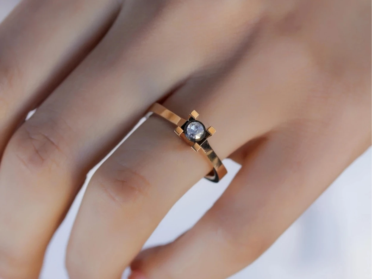 0,09 Karat Altın Elmas Tektaş Yüzük