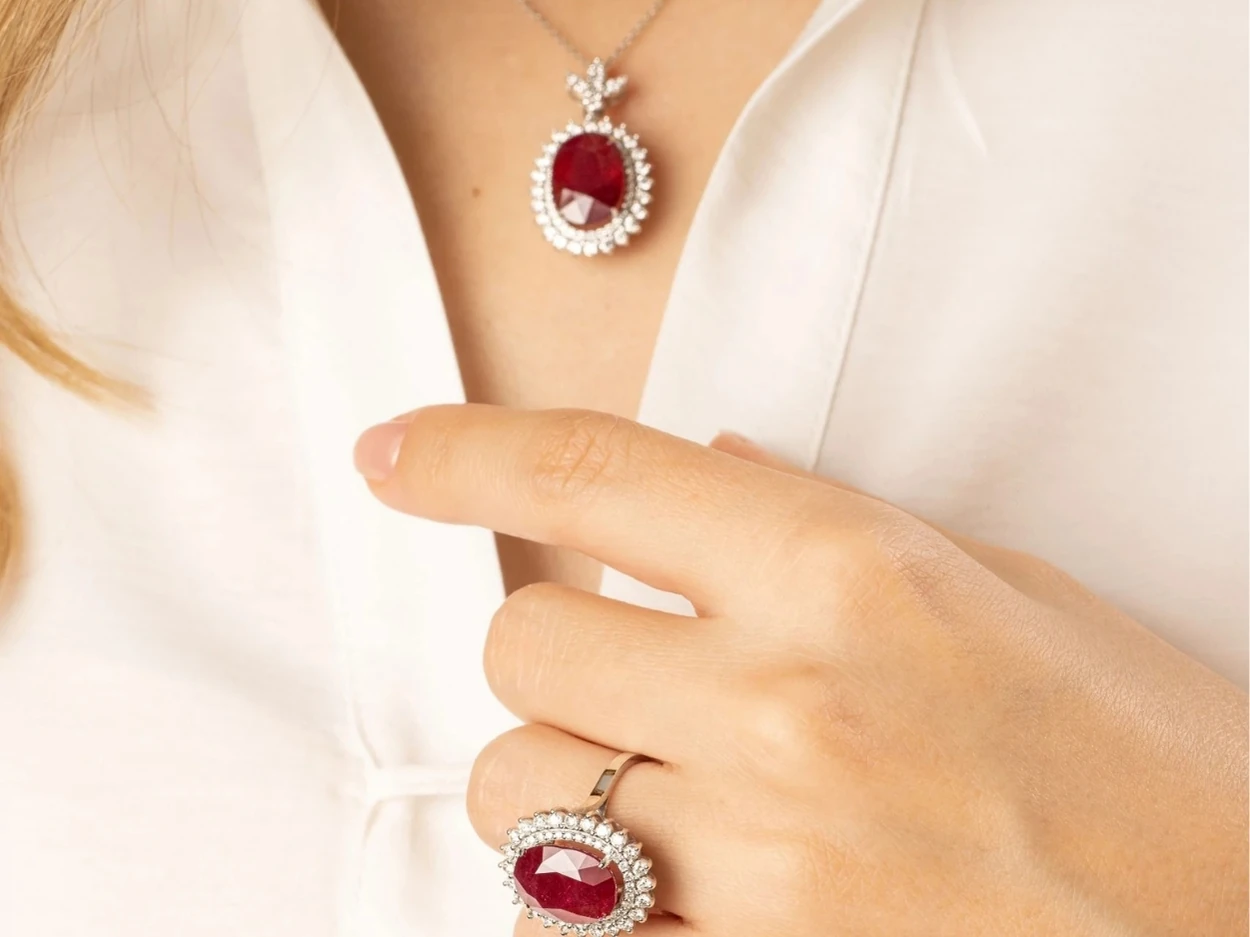 10,40 Karat Pırlanta Colorful Altın Kolye