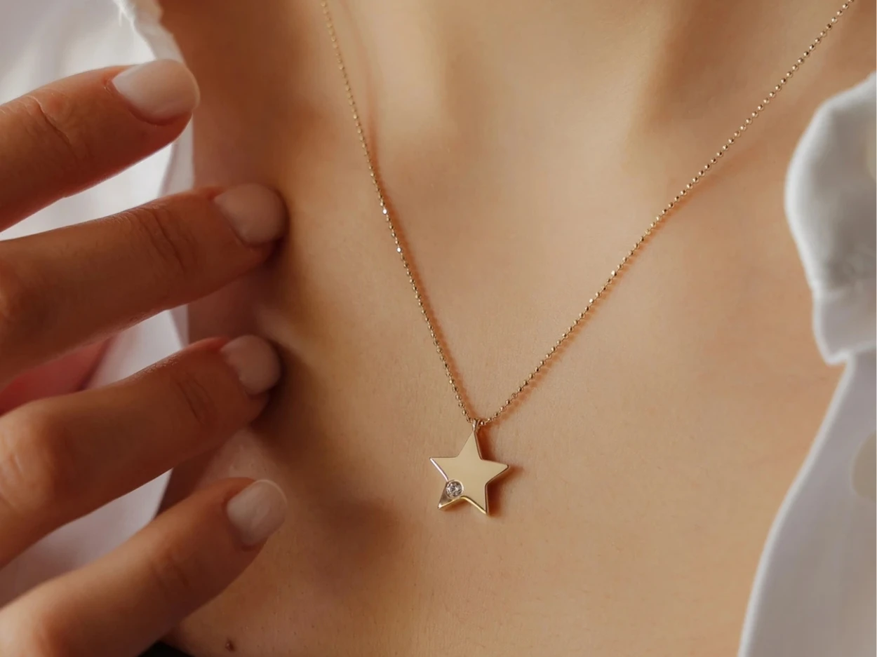 14 Ayar Altın Taşlı Yıldız Kolye