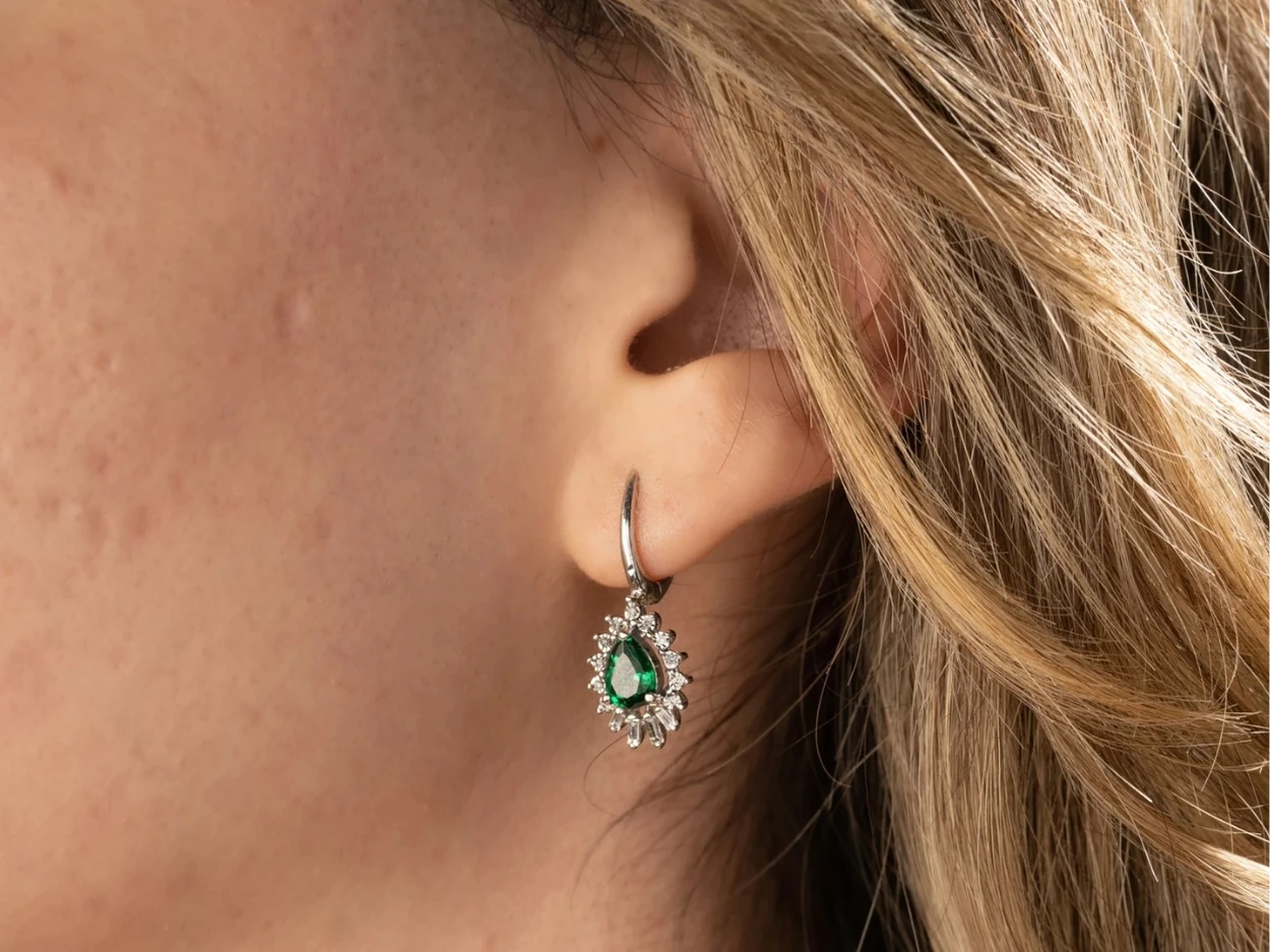 1,80 Karat Pırlanta Yeşil Taşlı Küpe