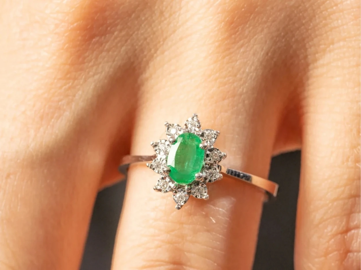 0,45 Karat Pırlantalı Zümrüt Yüzük