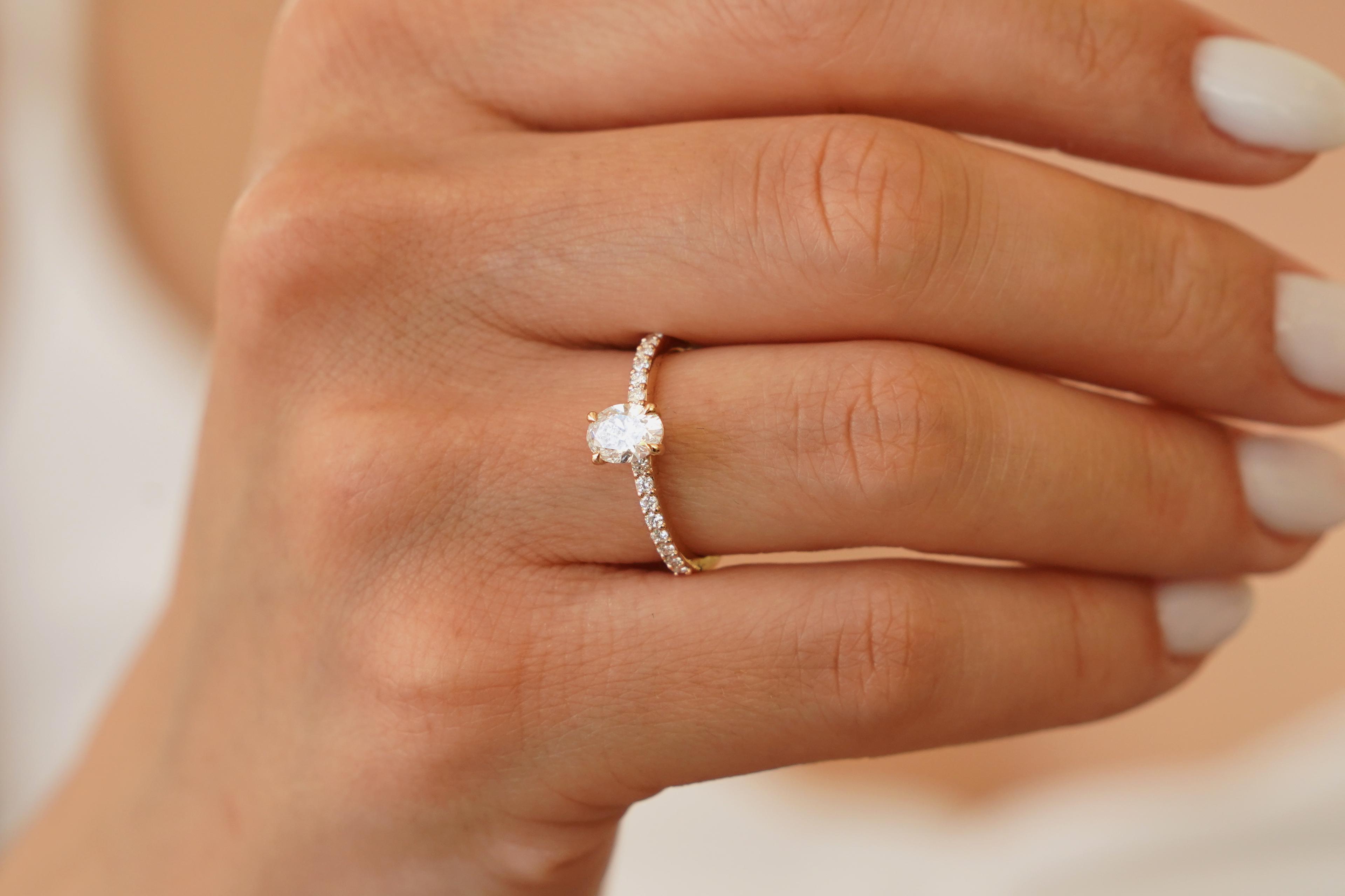 0.73 Karat E Color Oval Pırlanta Tektaş Yüzük