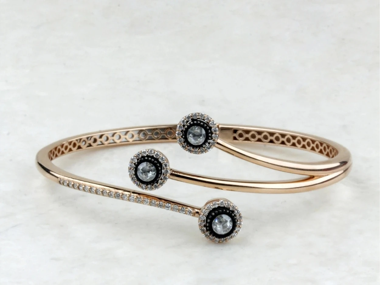 0,67 Karat Altın Pırlantalı Elmas Kelepçe Bilezik