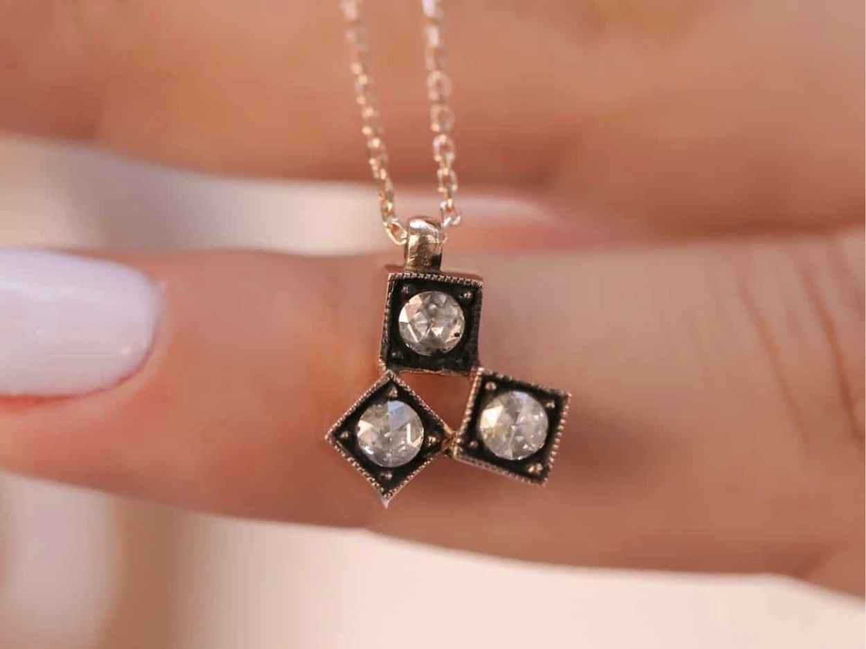 0,18 Karat Elmas Altın Kolye