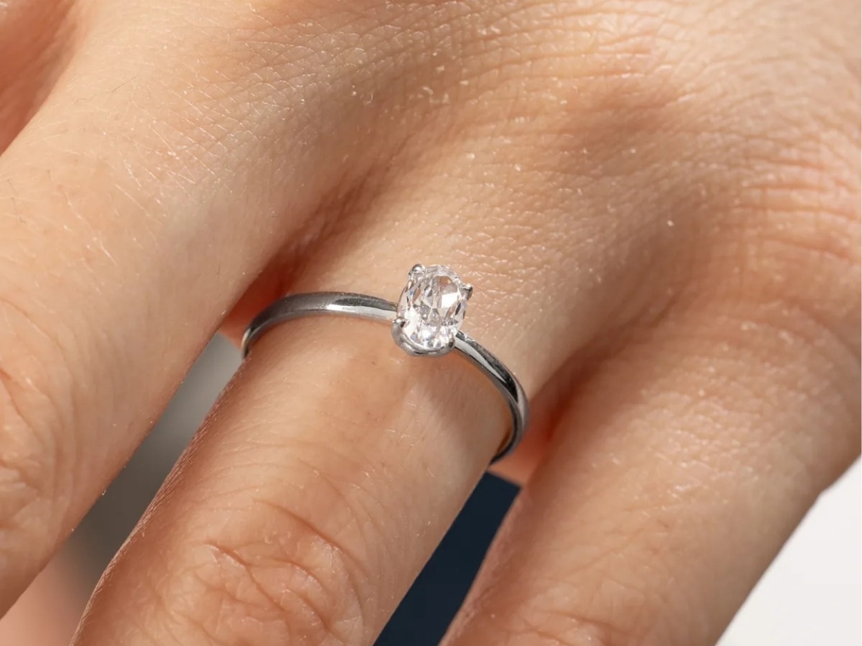 14 Ayar Altın Oval Tektaş Yüzük