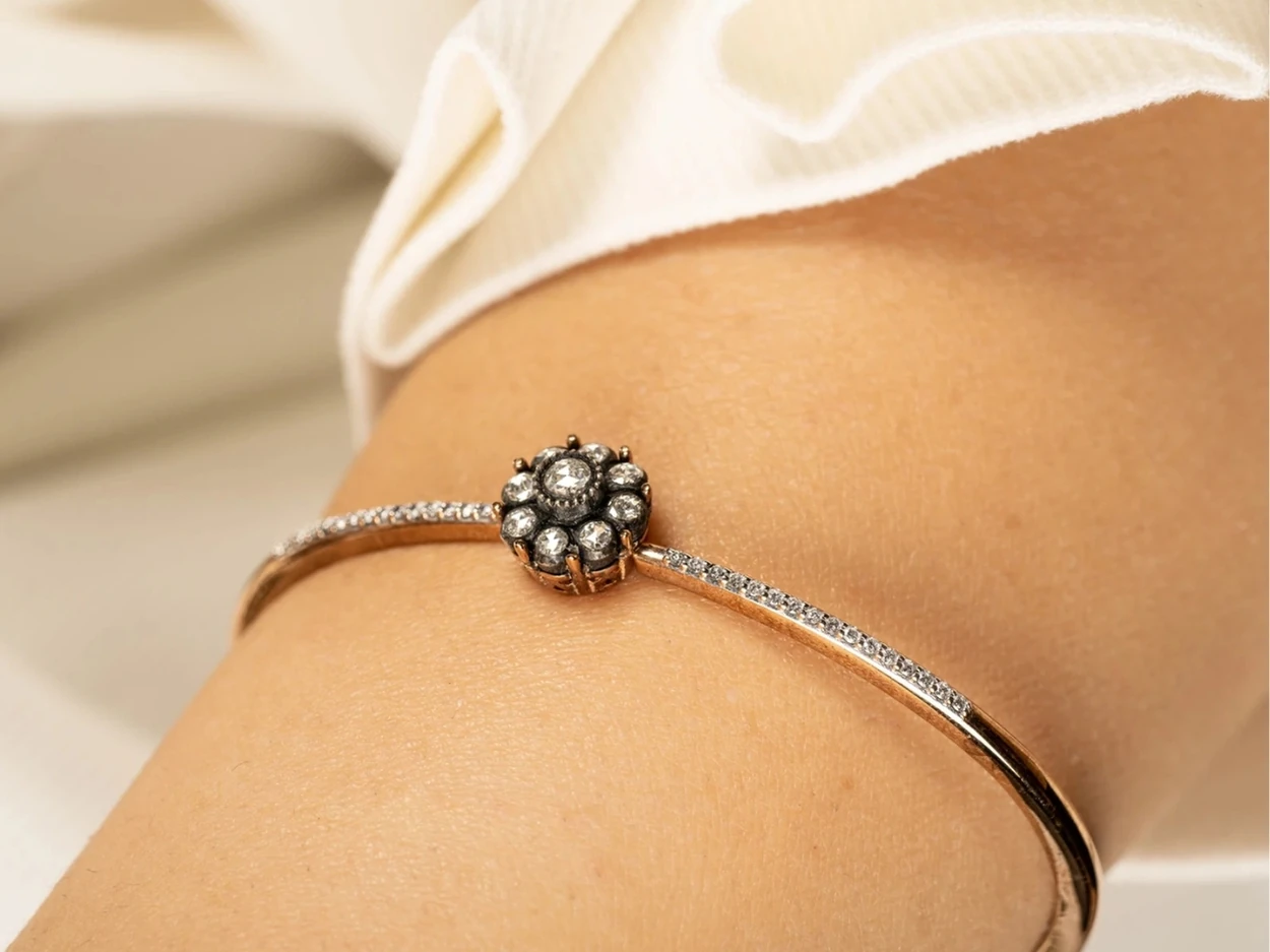 0,39 Karat Altın Elmas Kelepce