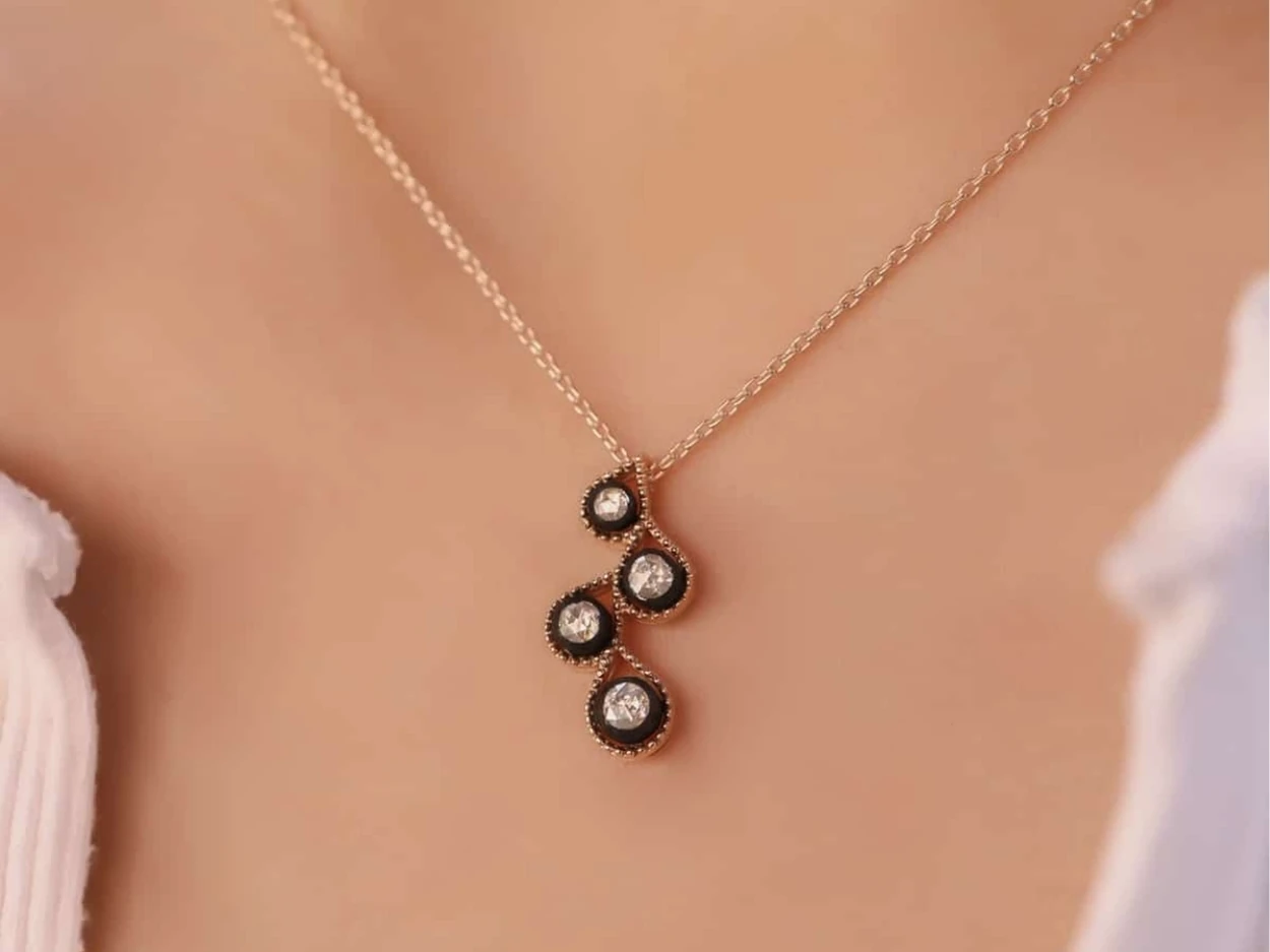 0,14 Karat Elmas Altın  Kolye