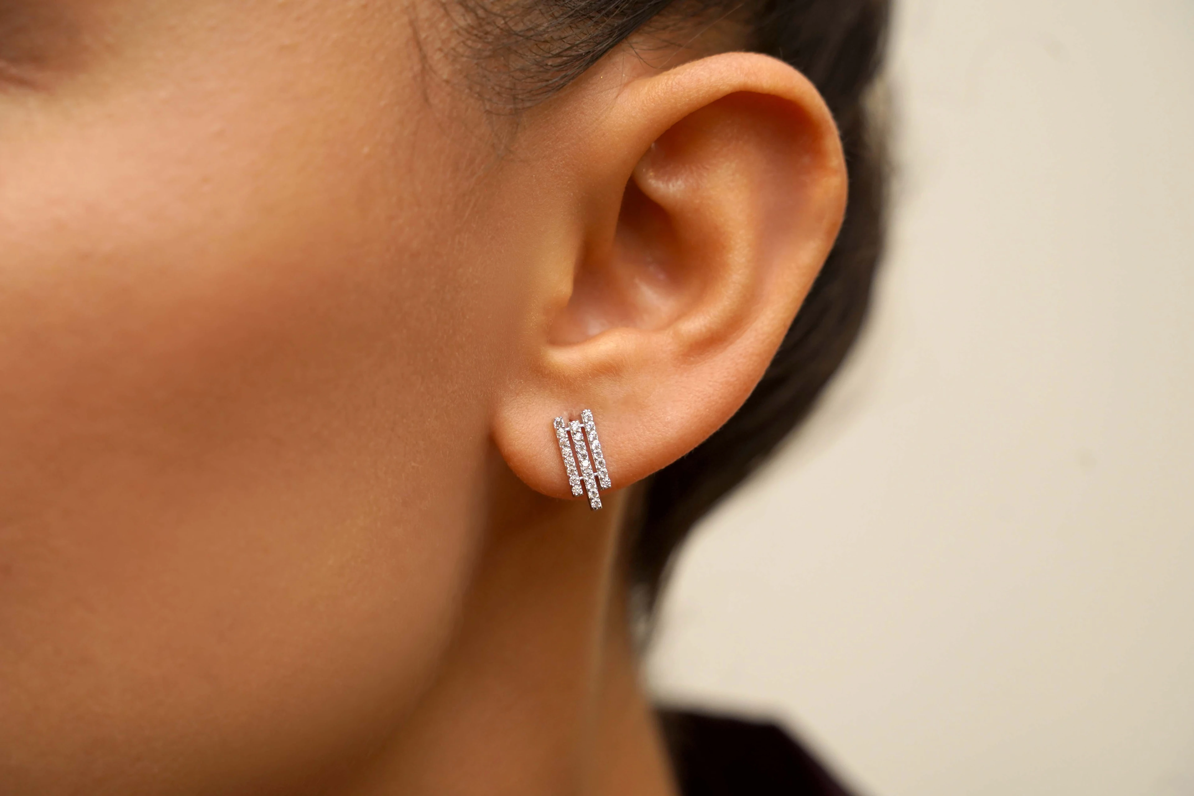 14 Ayar Altın V Model Küpe