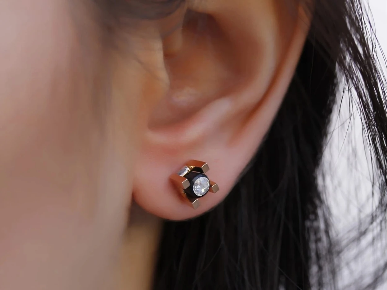 0.18 Karat Elmas Tektaş Küpe