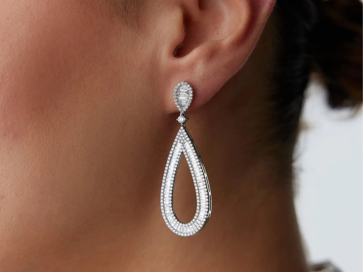 4,71 Karat Tasarım Baget Pırlanta Küpe