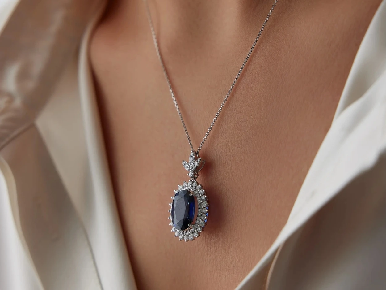 8,46 Karat Pırlanta Colorful Kolye