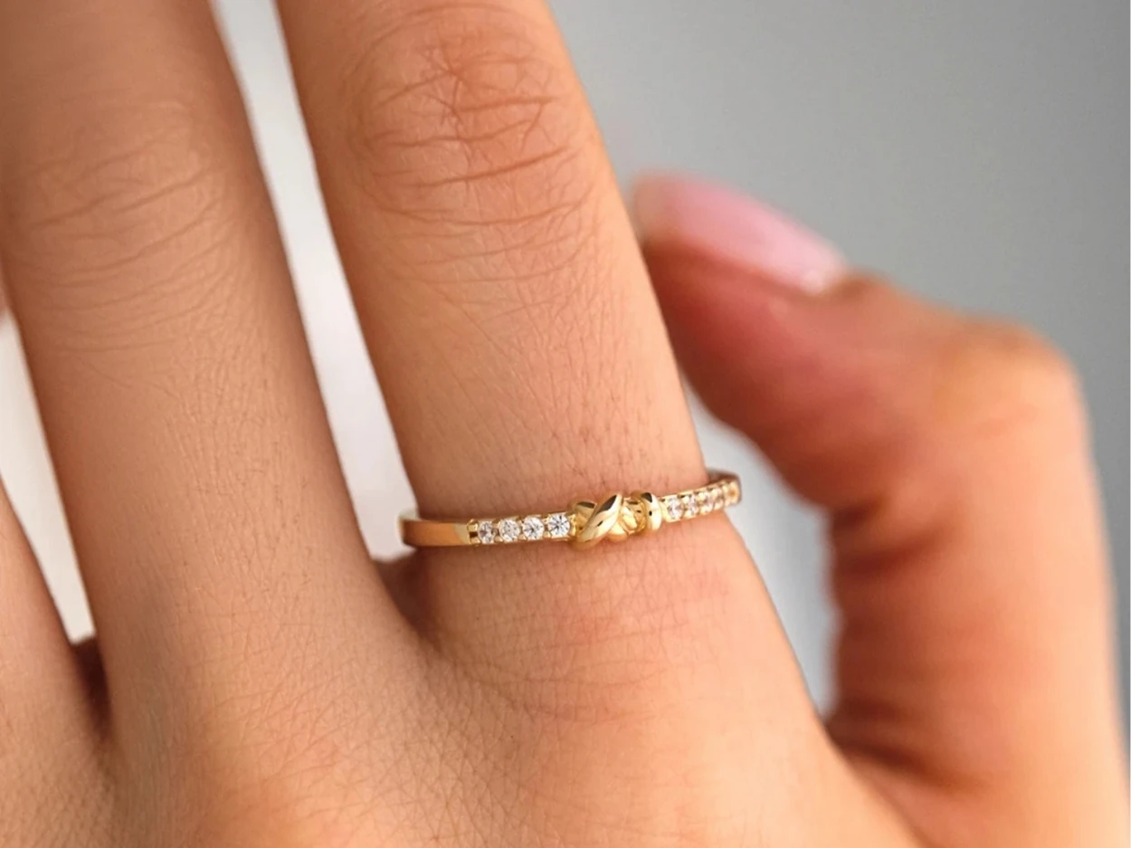 14 Ayar Altın Taşlı Düğüm Yüzük