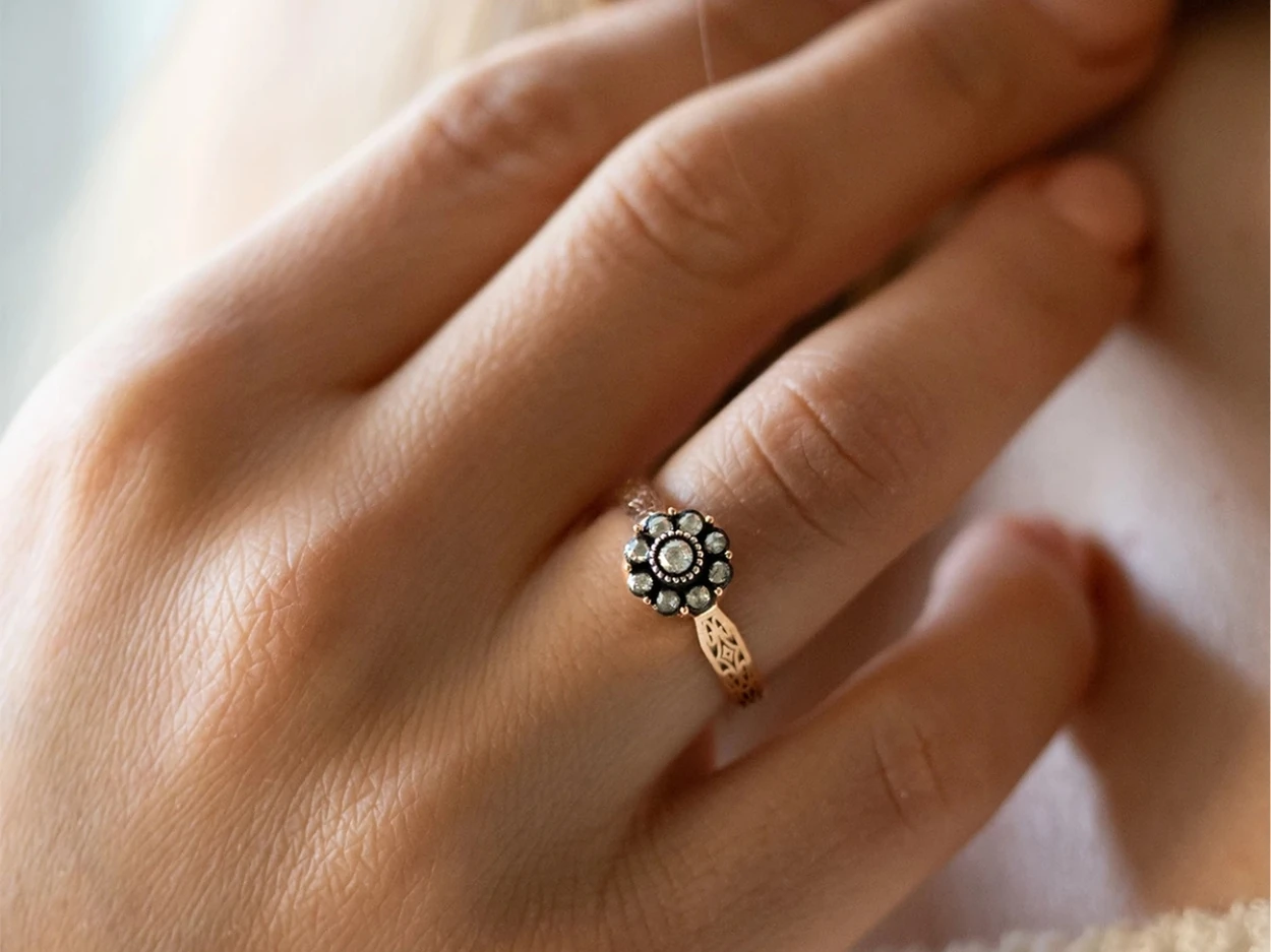 0,17 Karat Altın Elmas Gül Yüzük