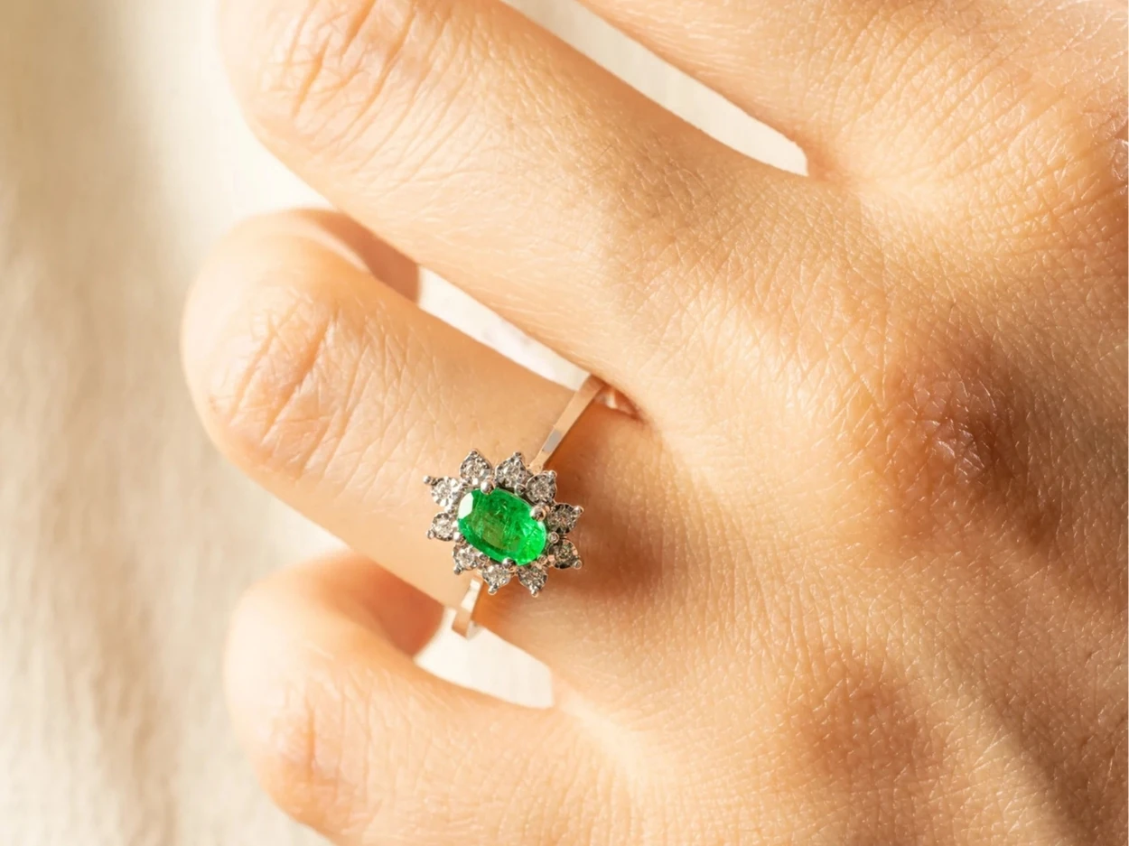 0,45 Karat Pırlantalı Zümrüt Yüzük