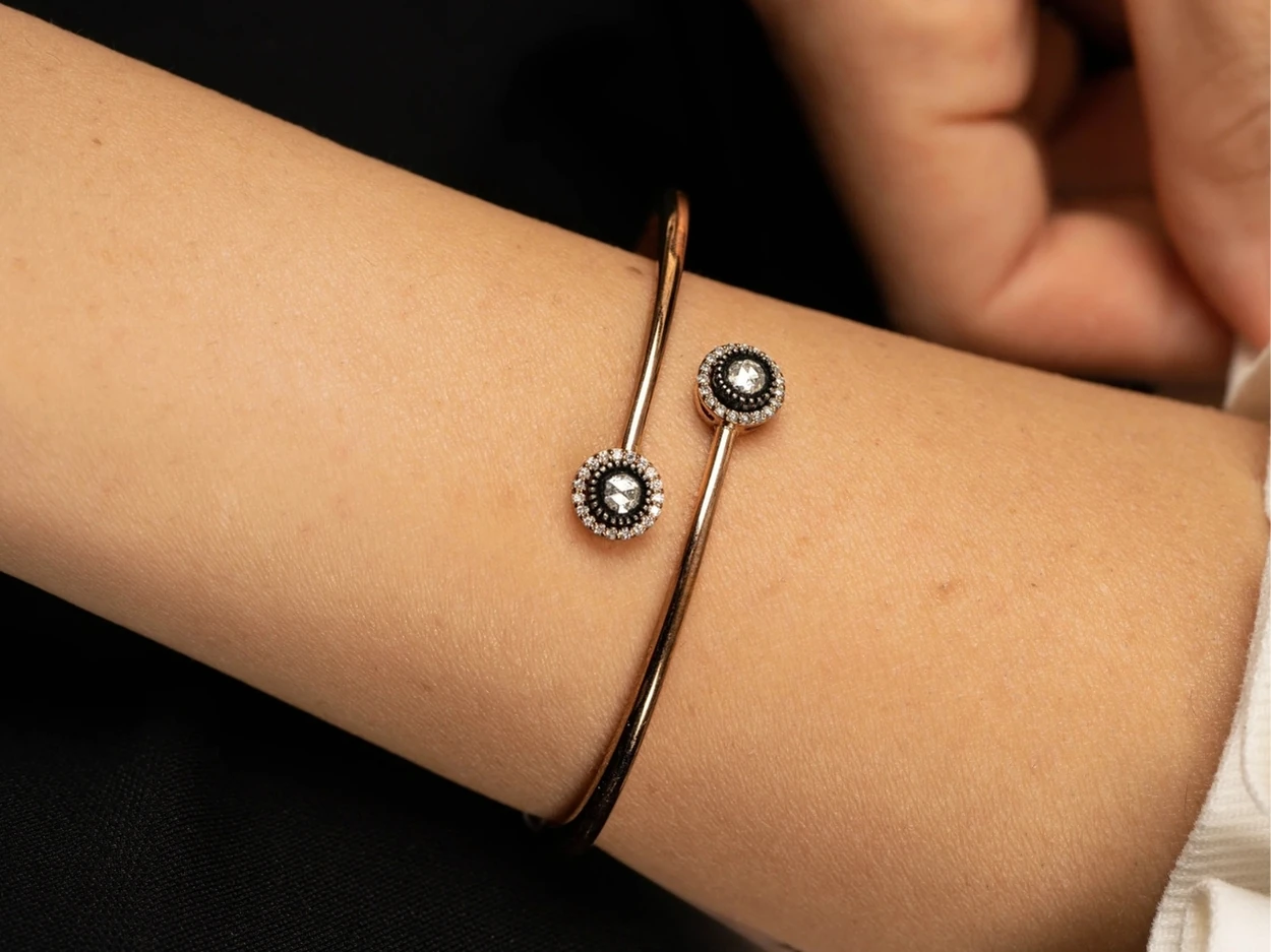 0,39 Karat Altın Elmas Kelepçe Bilezik