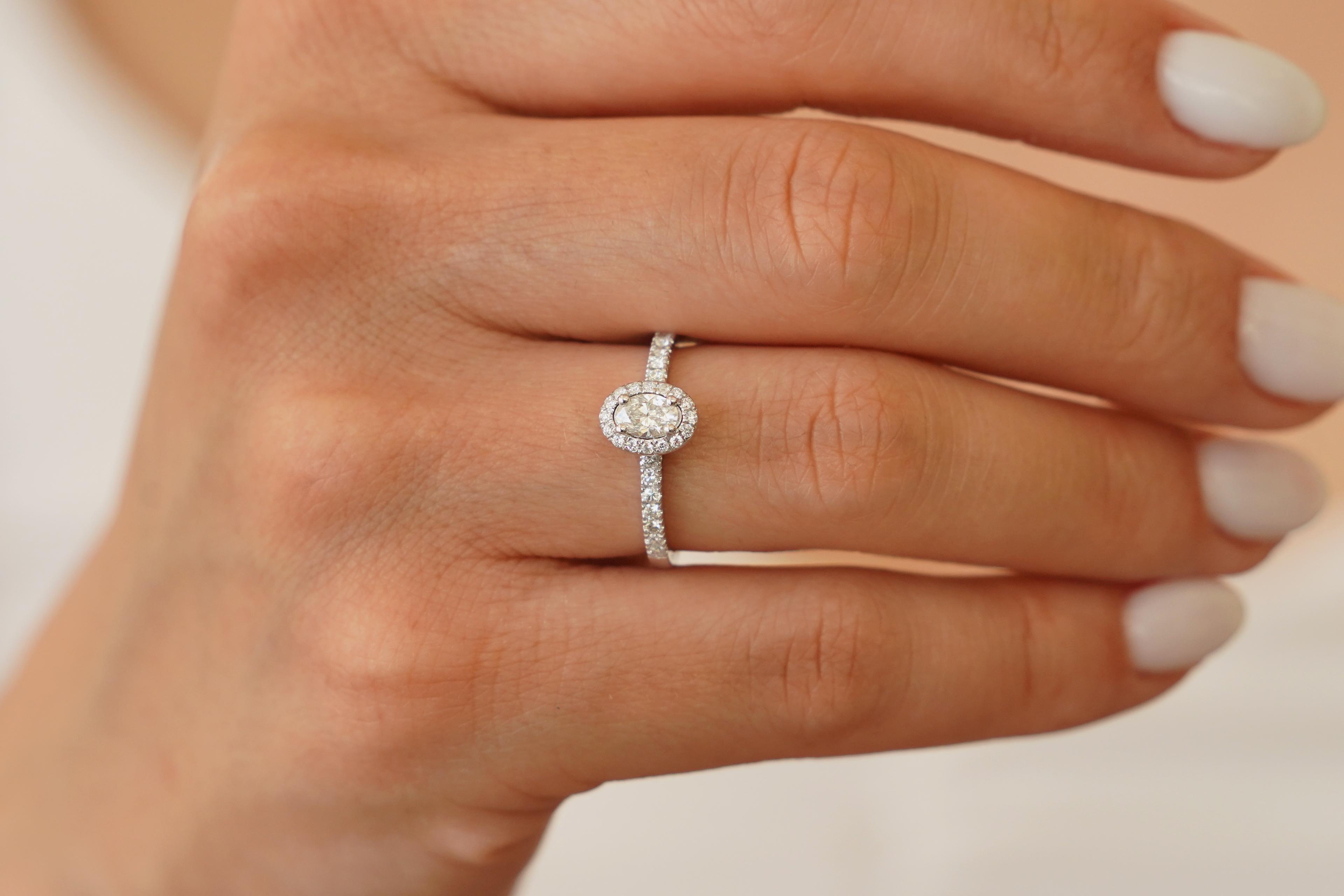 0.58 Karat F Color Oval Pırlanta Tektaş Yüzük