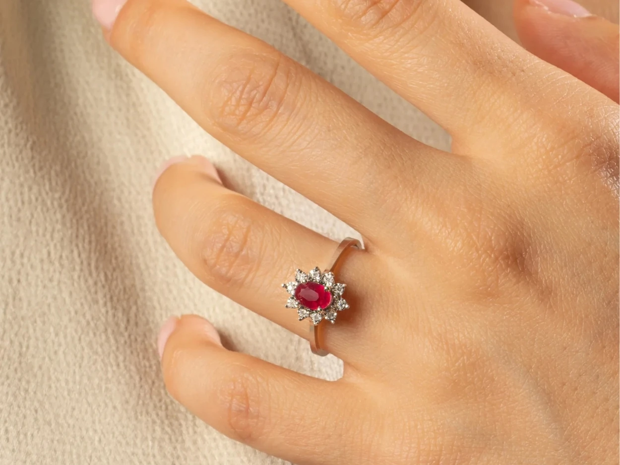 0,67 Karat Pırlantalı Yakut Yüzük