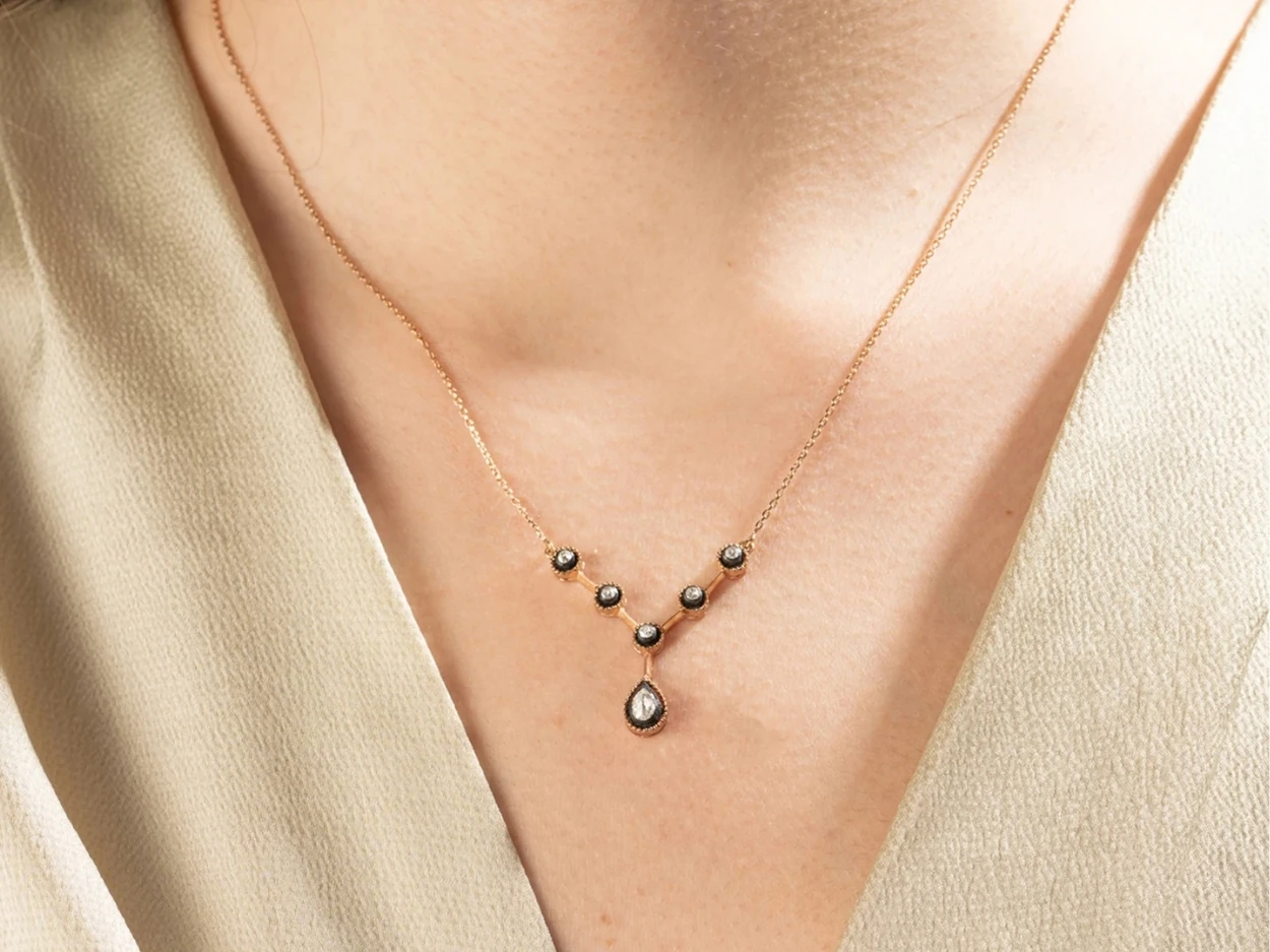 0,25 Karat Altın Elmas Tasarım Kolye