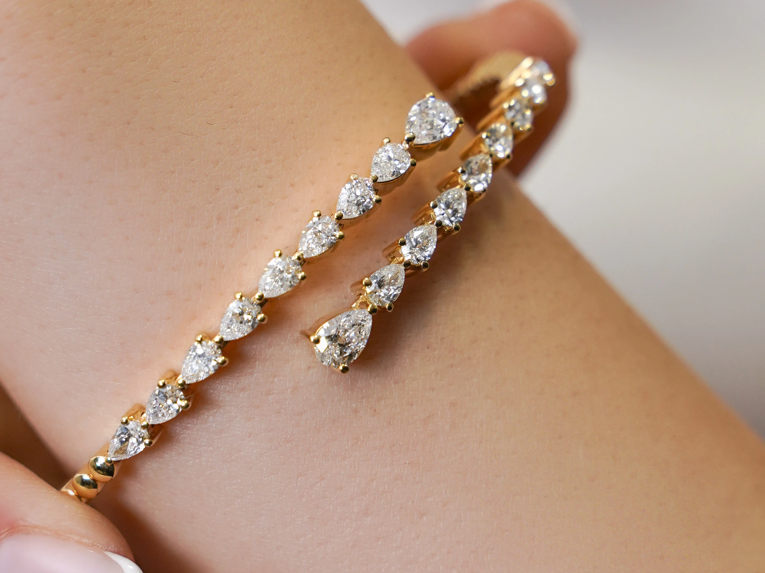 3,11 Karat Damla Pırlanta Kelepçe