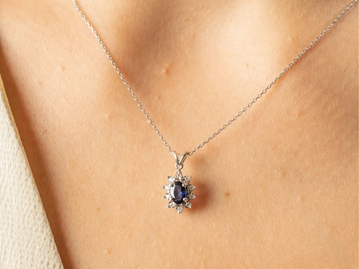 0,50 Karat Pırlantalı Safir Kolye