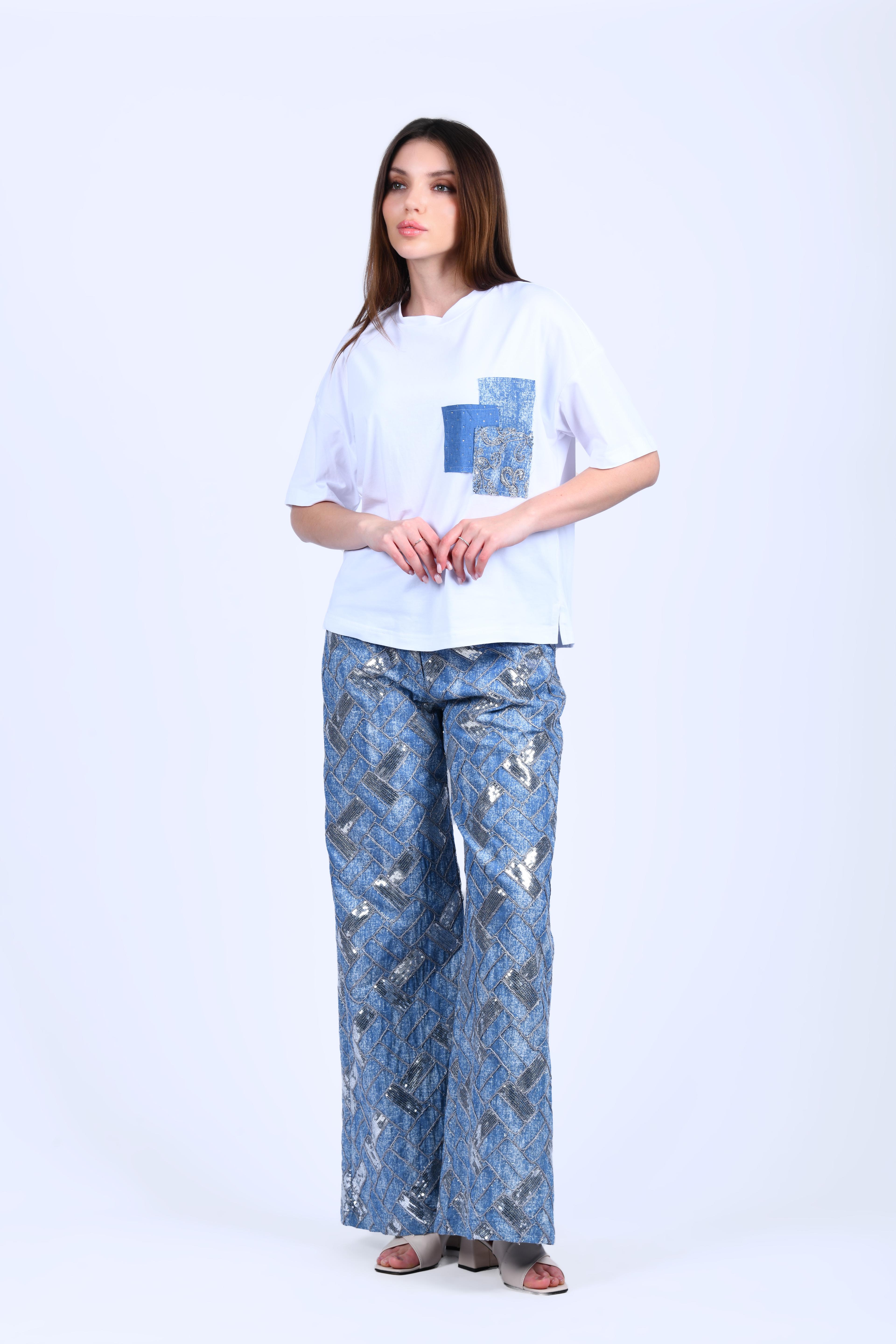 Beyaz Mavi Cebi Nakış Detaylı T-Shirt - QB185
