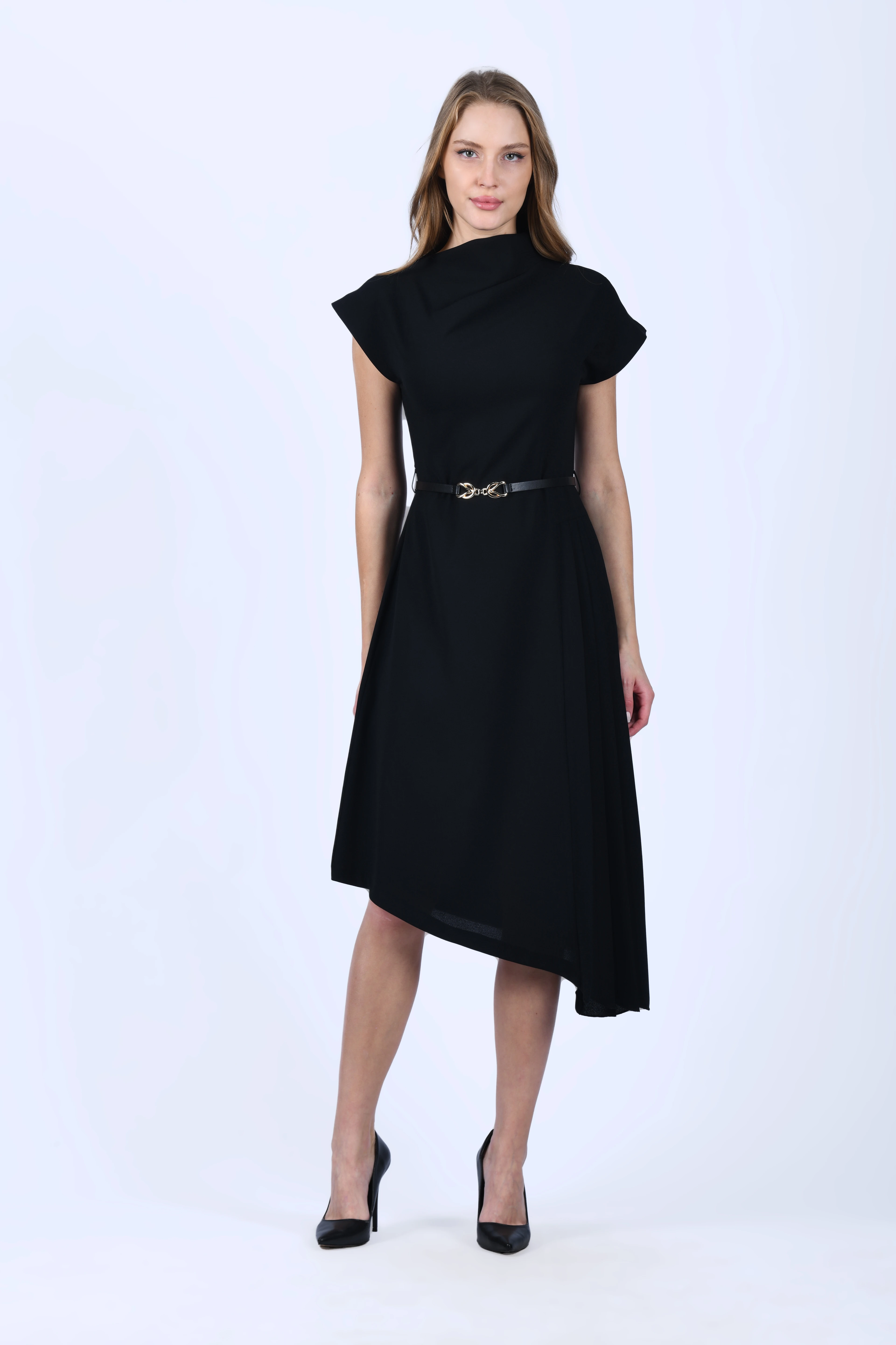 Siyah Asimetrik Kesim Yanı Piliseli Elbise - QE393