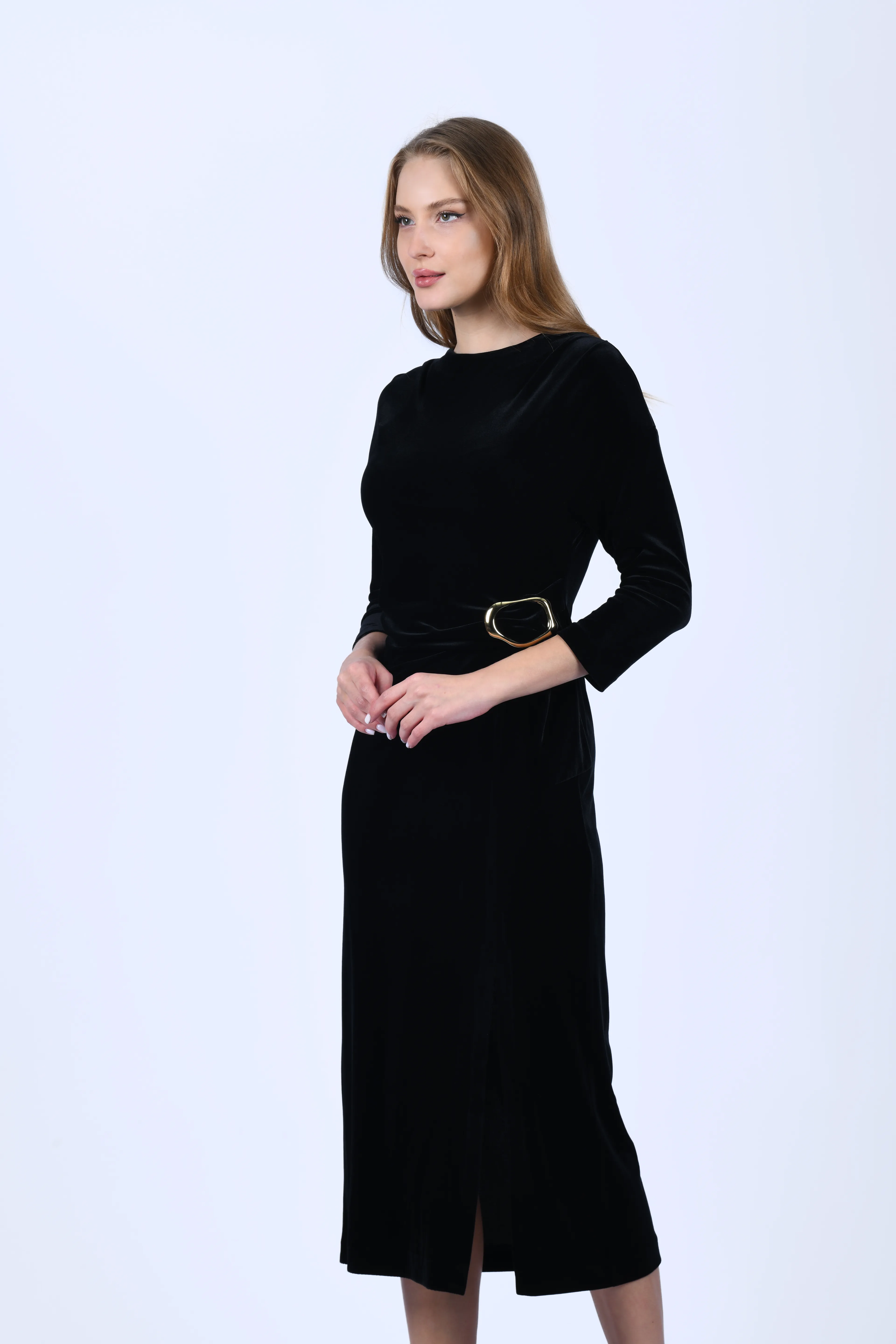 Siyah Toka Detaylı Yırtmaçlı Kadife Elbise - QE397