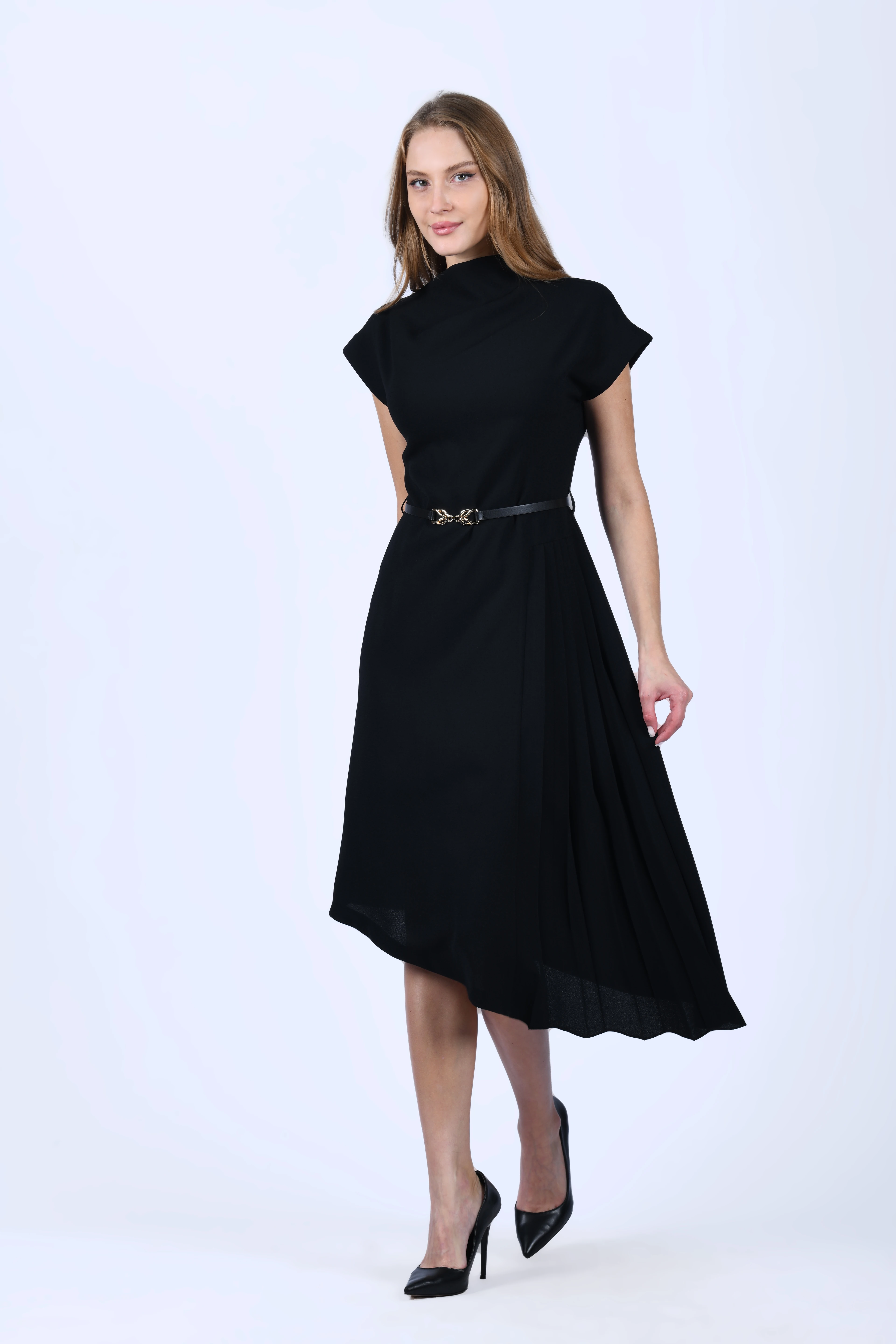 Siyah Asimetrik Kesim Yanı Piliseli Elbise - QE393